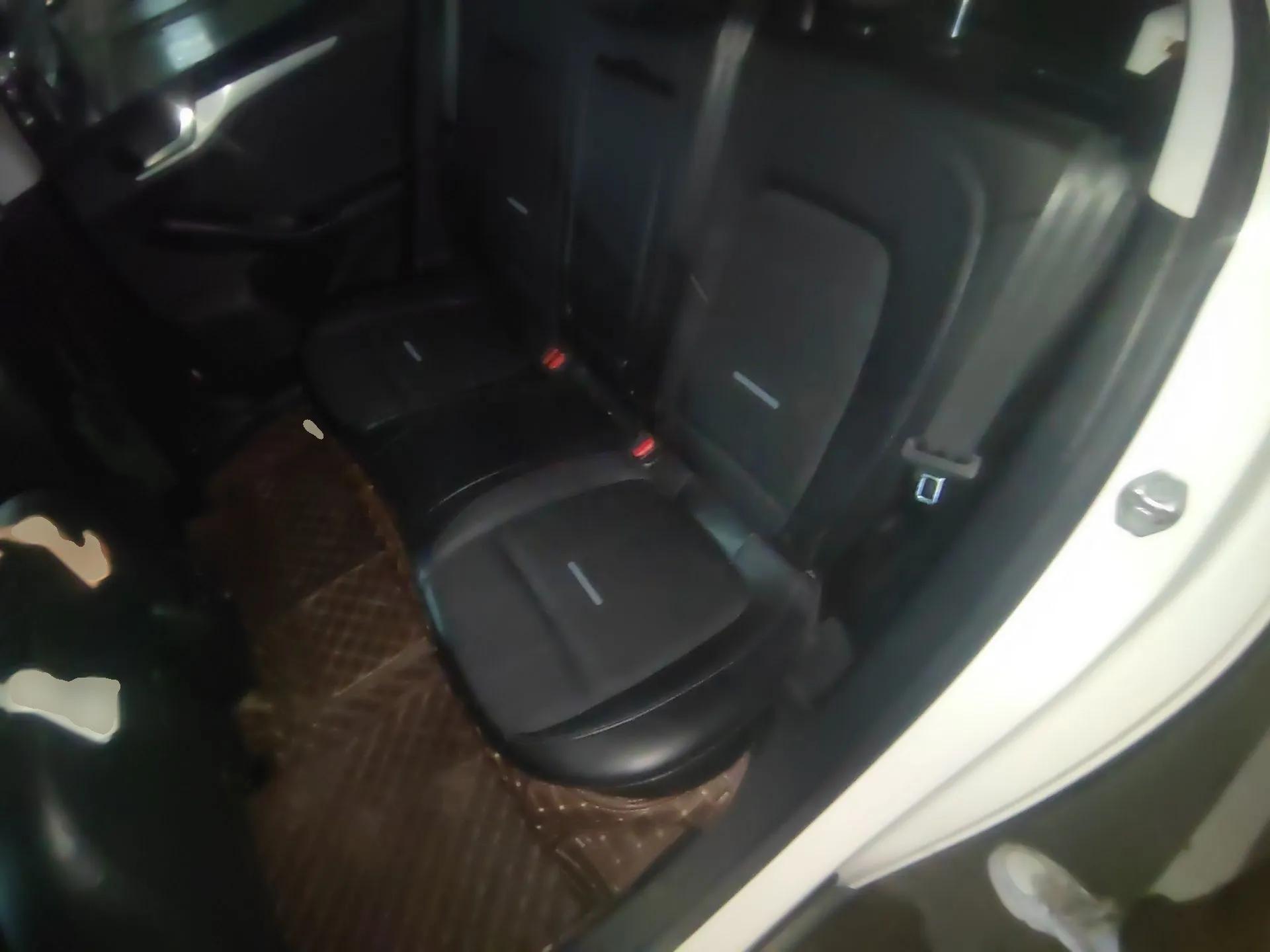 Ford Focus Active 2020 EcoBoost 180 Automatic Trendy Model — миниатюра 18