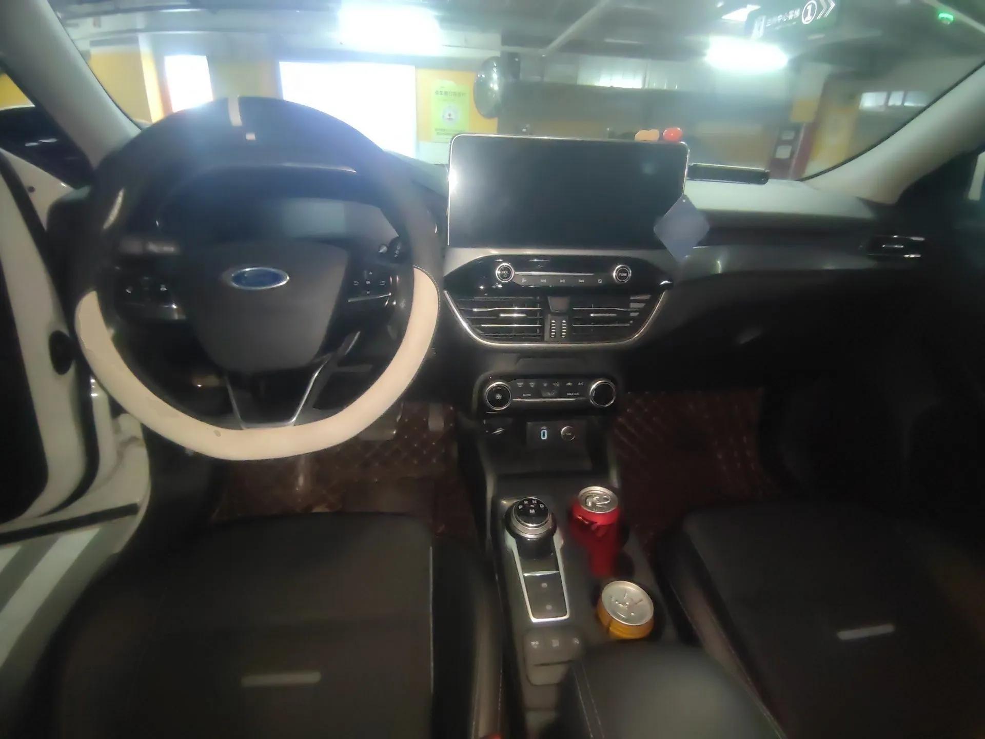 Ford Focus Active 2020 EcoBoost 180 Automatic Trendy Model — миниатюра 10