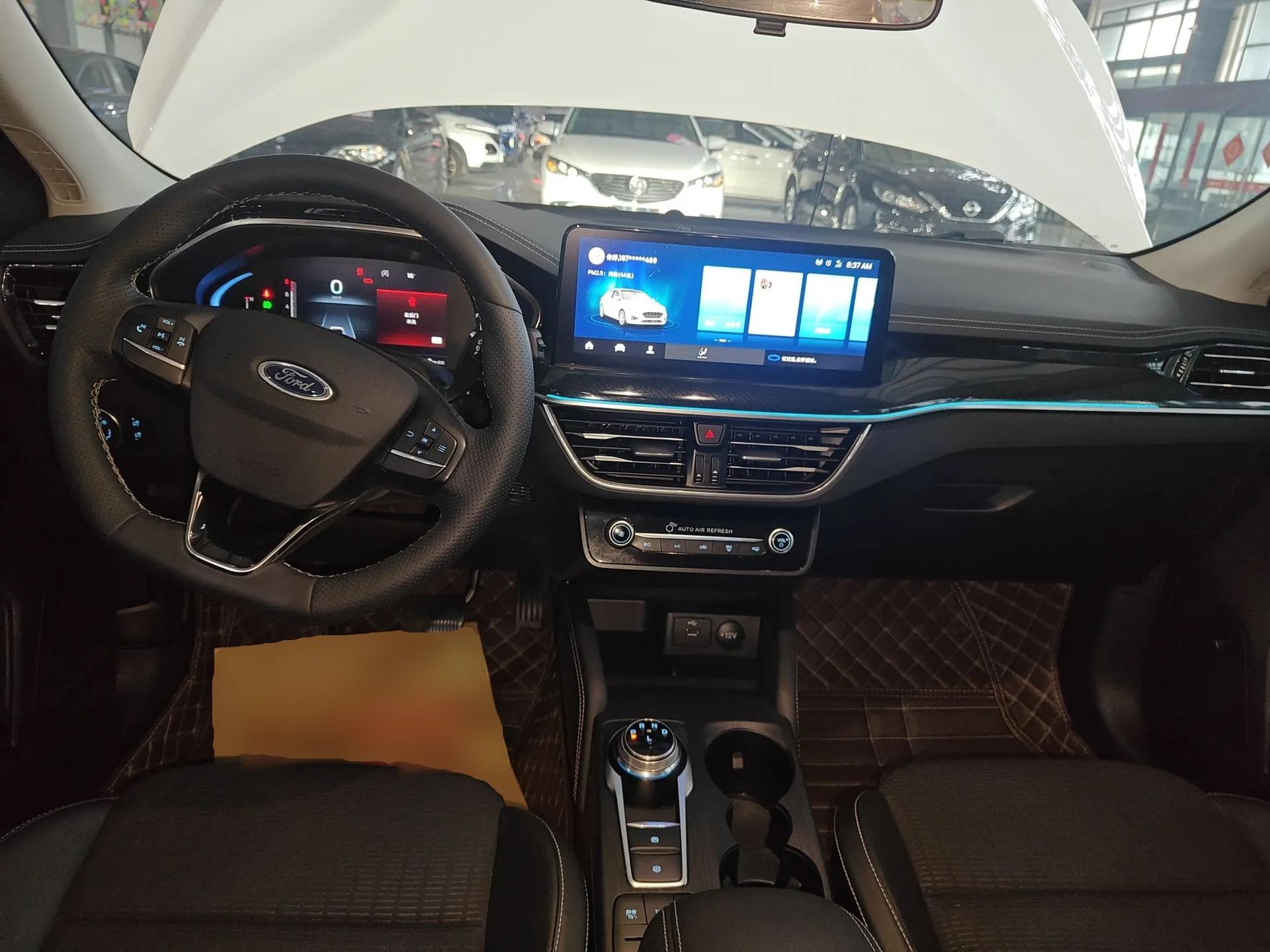 Ford Focus Active 2021 EcoBoost 180 Automatic Trendy Model — миниатюра 12