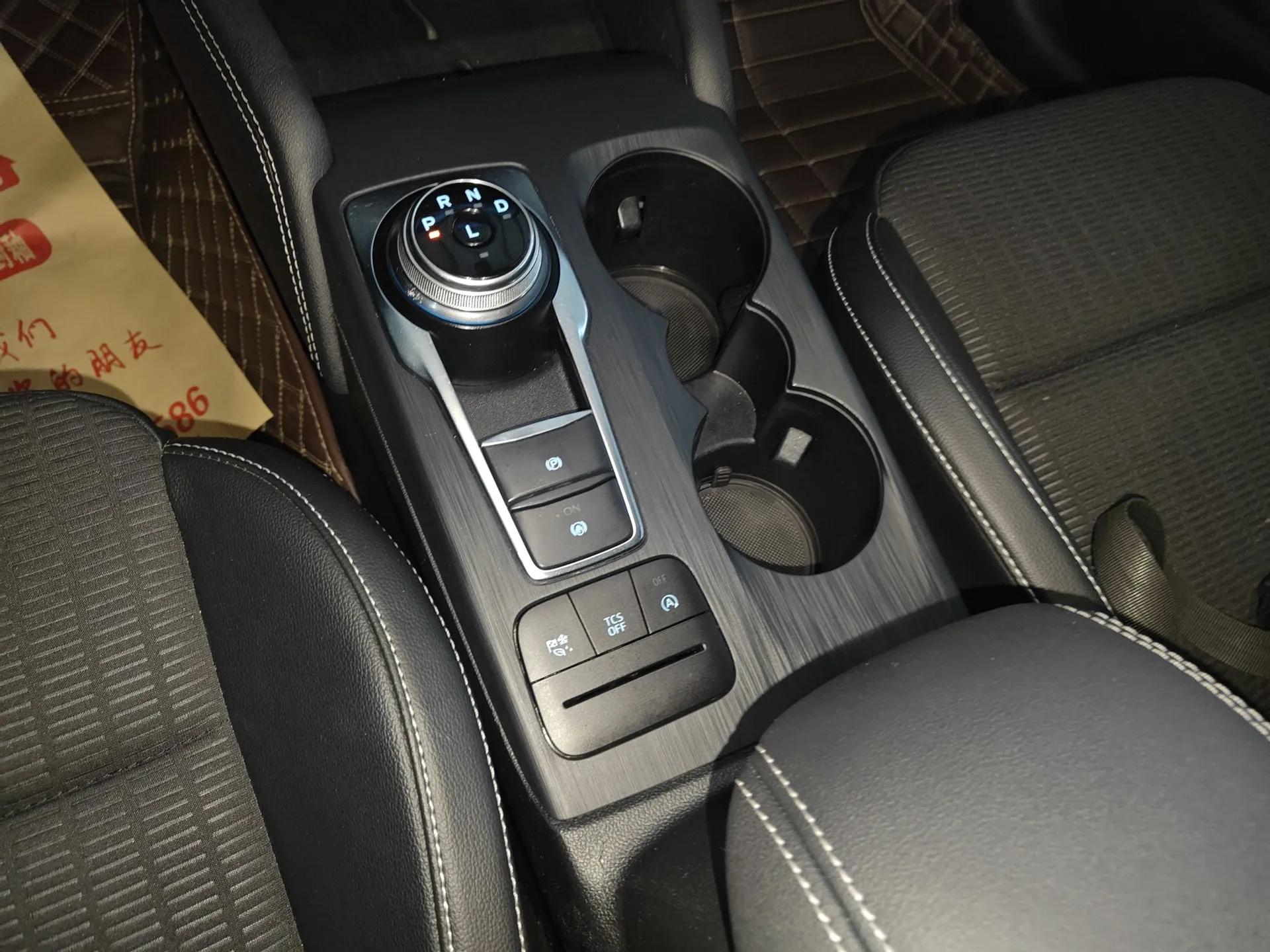 Ford Focus Active 2021 EcoBoost 180 Automatic Trendy Model — миниатюра 17