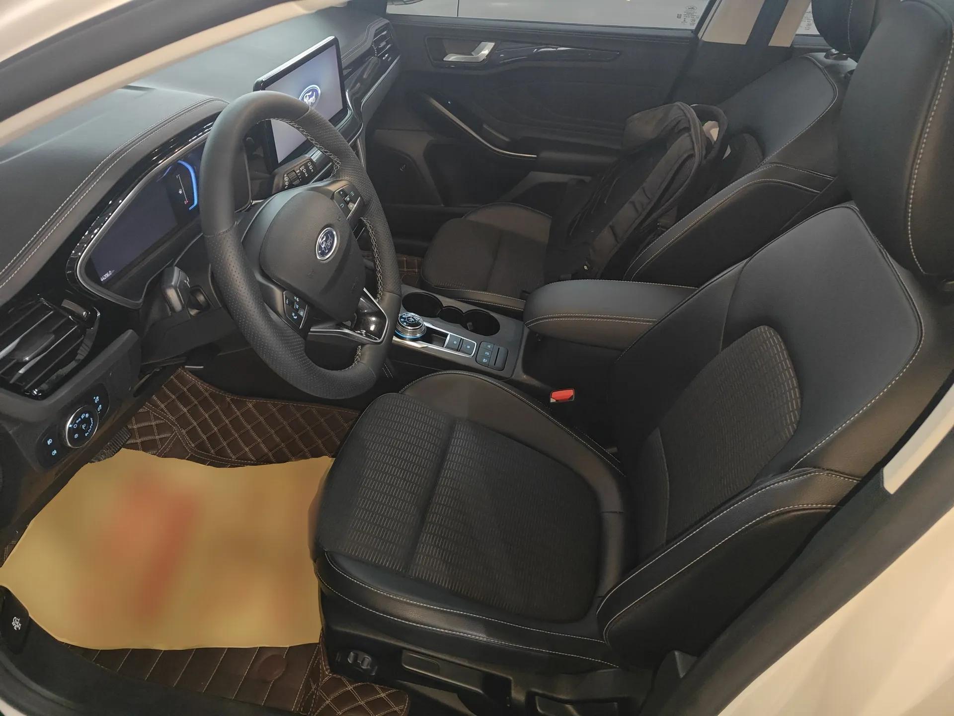 Ford Focus Active 2021 EcoBoost 180 Automatic Trendy Model — миниатюра 18