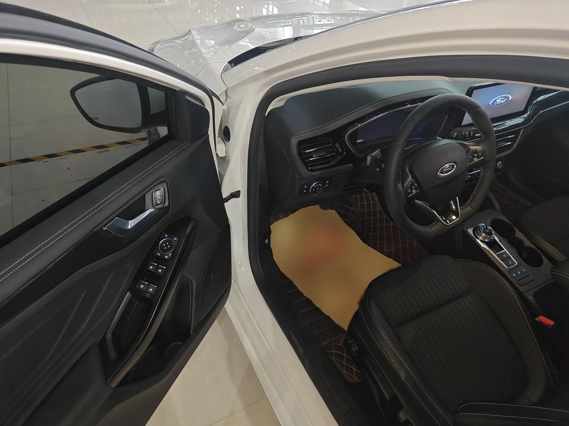 Ford Focus Active 2021 EcoBoost 180 Automatic Trendy Model — миниатюра 19