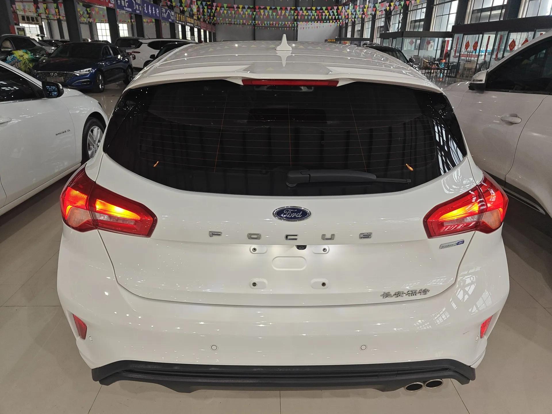 Ford Focus Active 2021 EcoBoost 180 Automatic Trendy Model — миниатюра 3