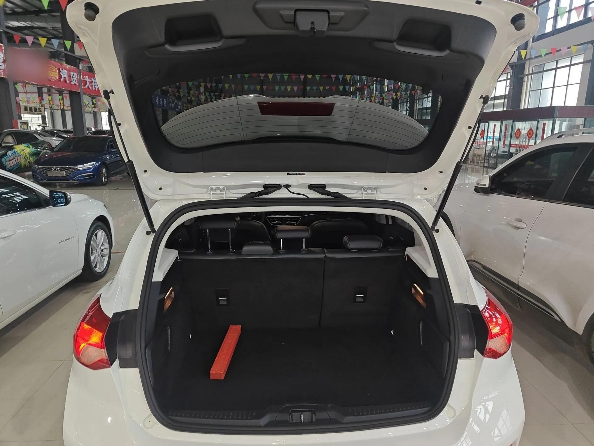 Ford Focus Active 2021 EcoBoost 180 Automatic Trendy Model — миниатюра 22