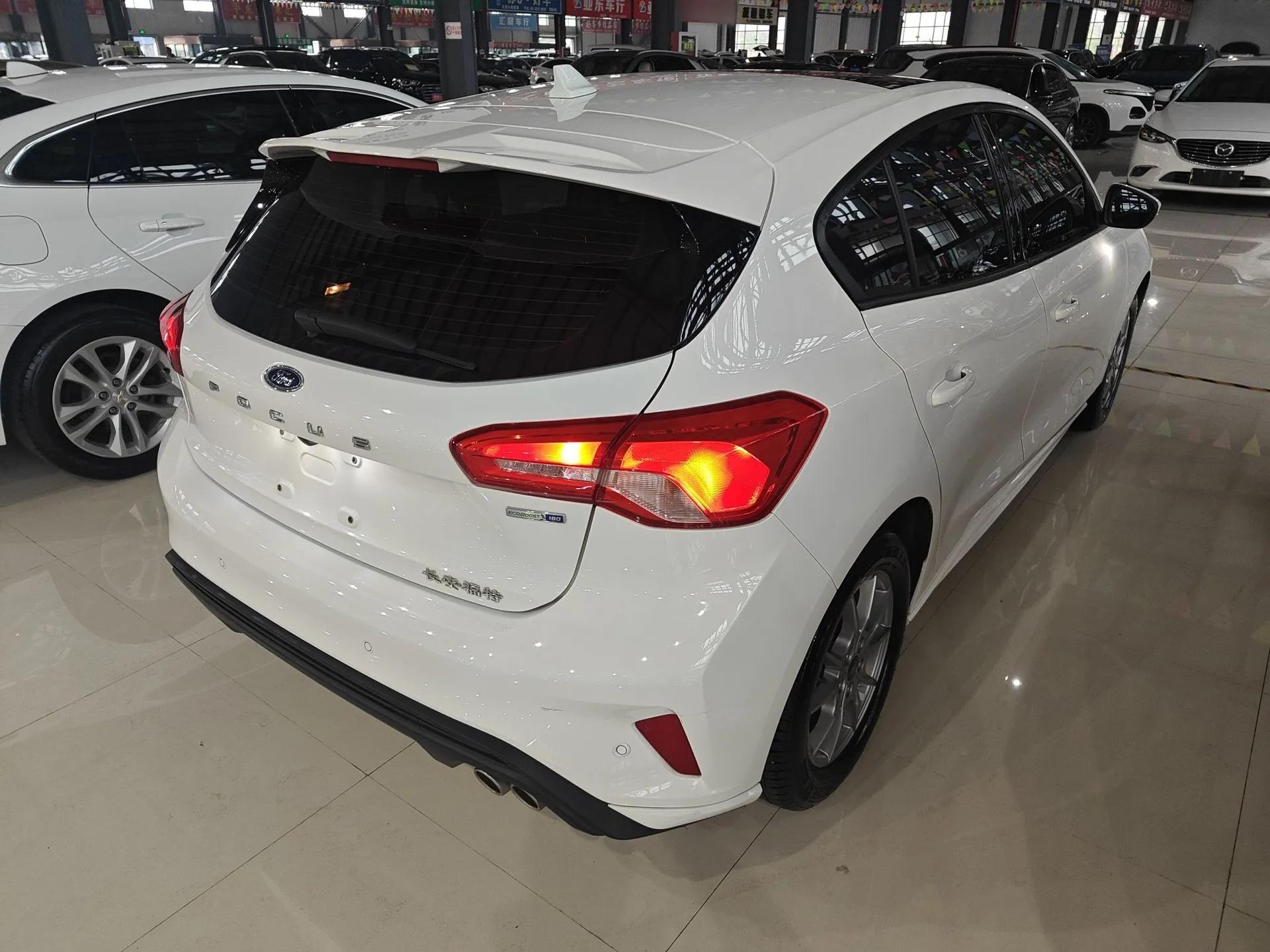 Ford Focus Active 2021 EcoBoost 180 Automatic Trendy Model — миниатюра 4