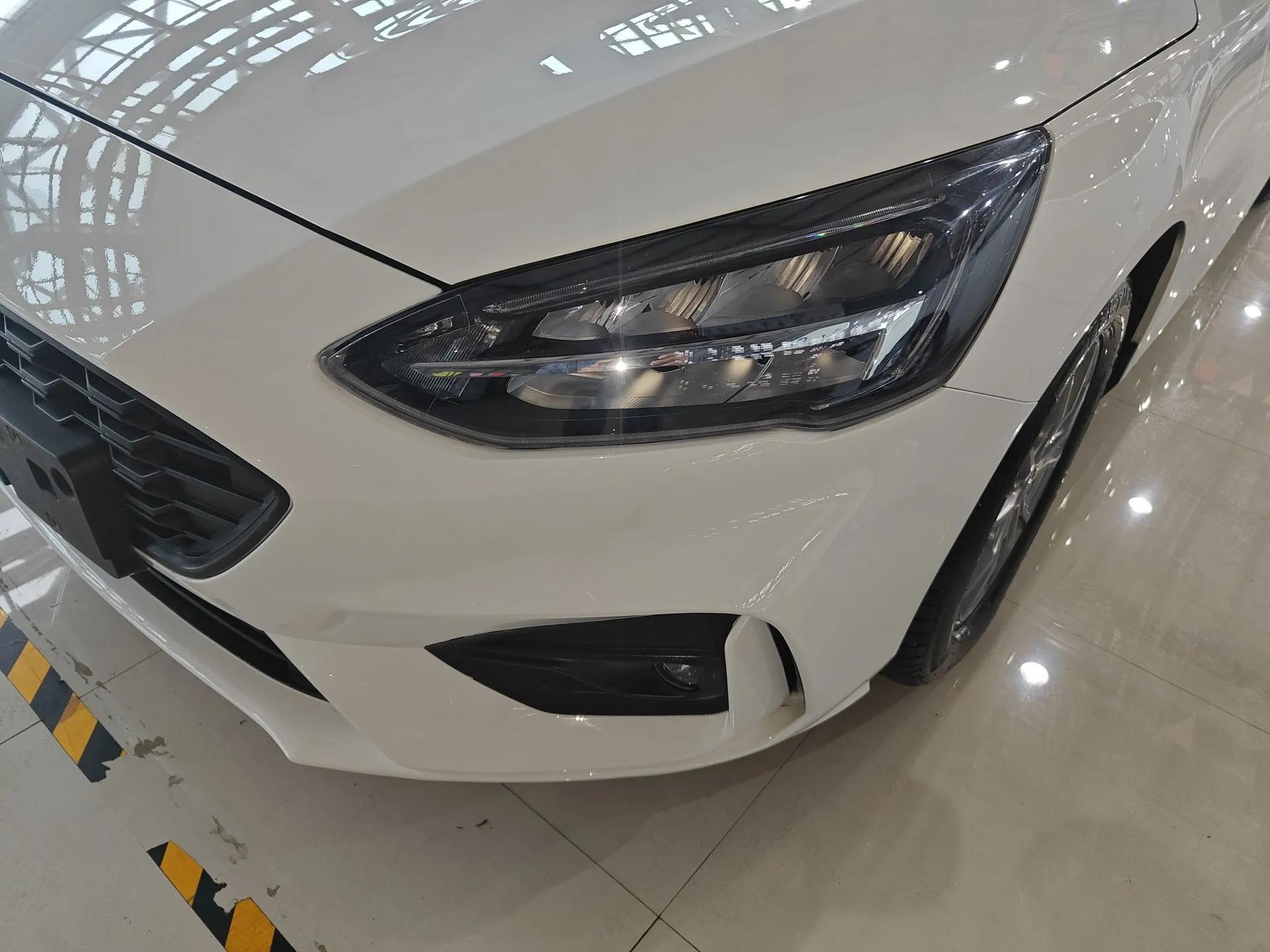 Ford Focus Active 2021 EcoBoost 180 Automatic Trendy Model — миниатюра 5