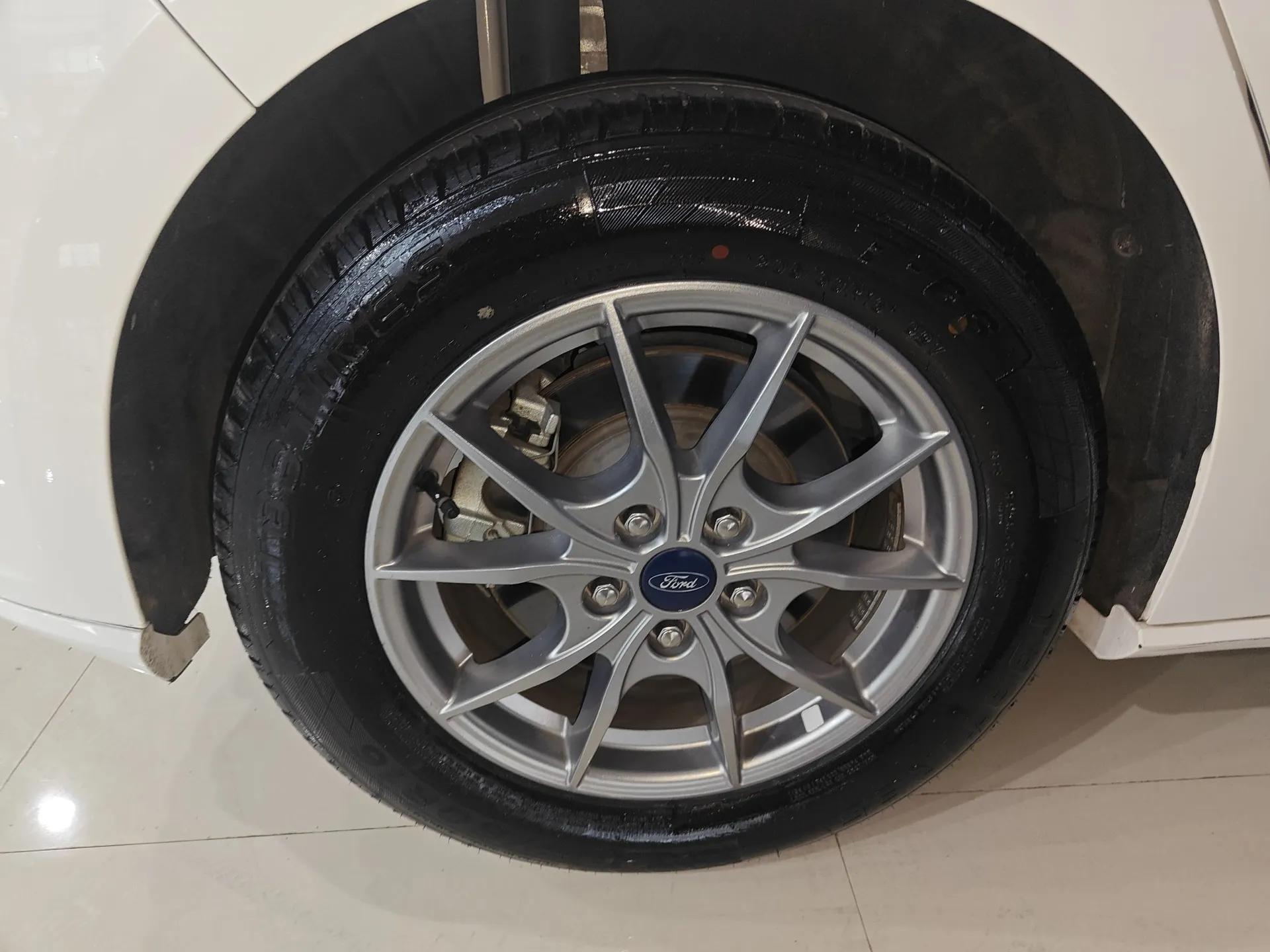Ford Focus Active 2021 EcoBoost 180 Automatic Trendy Model — миниатюра 10