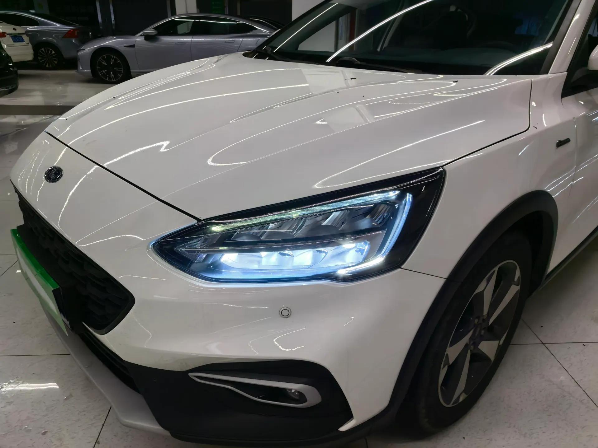 Ford Focus Active 2021 EcoBoost 180 Automatic Trendy Model — миниатюра 2