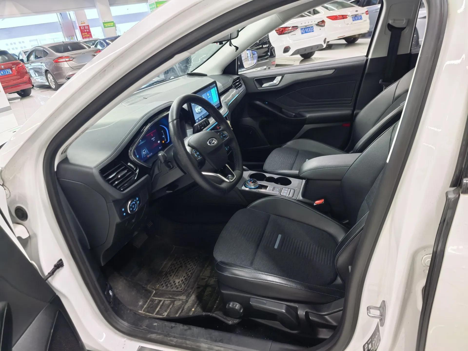 Ford Focus Active 2021 EcoBoost 180 Automatic Trendy Model — миниатюра 17