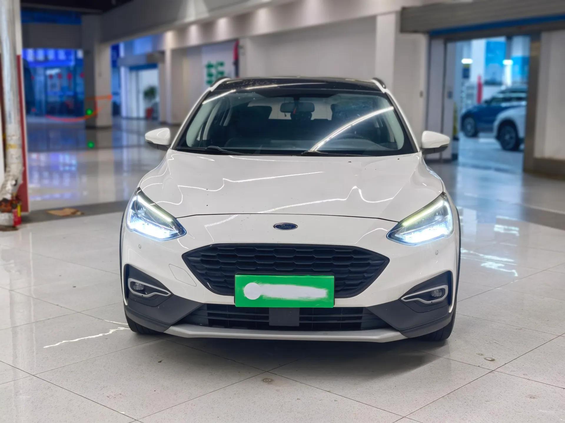 Ford Focus Active 2021 EcoBoost 180 Automatic Trendy Model — миниатюра 3