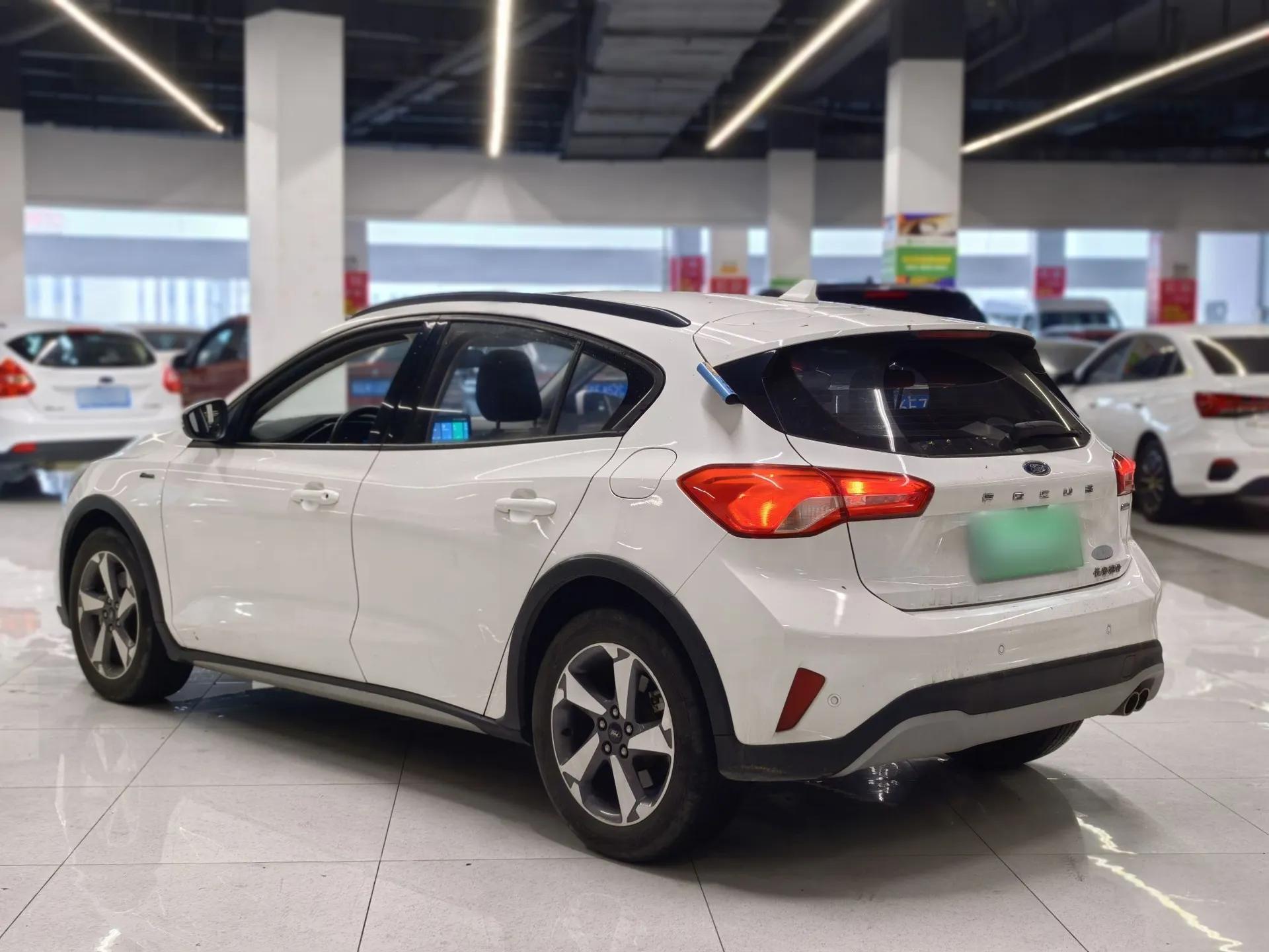 Ford Focus Active 2021 EcoBoost 180 Automatic Trendy Model — миниатюра 7