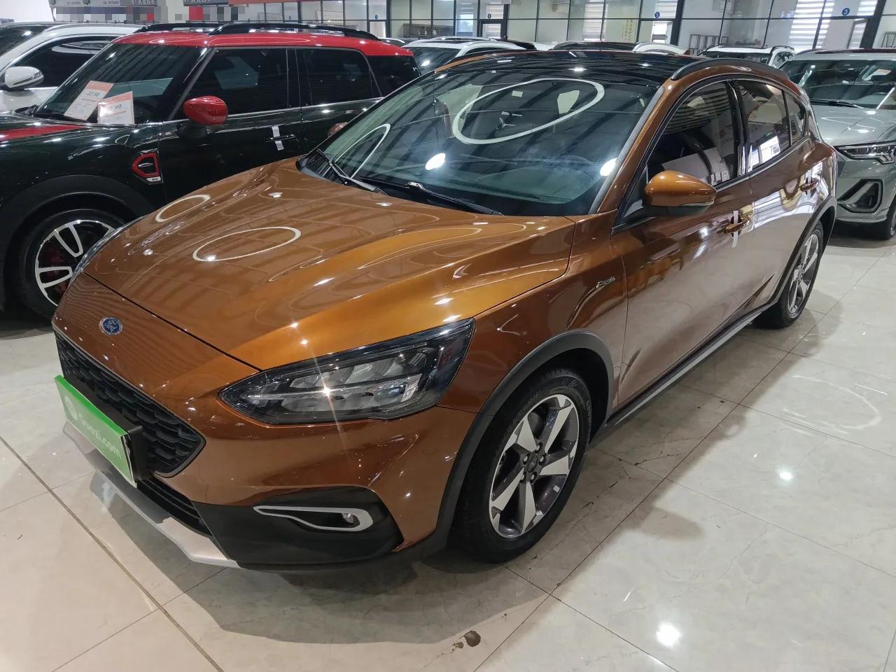 Ford Focus Active 2021 EcoBoost 180 Automatic Trendy Model — миниатюра 1