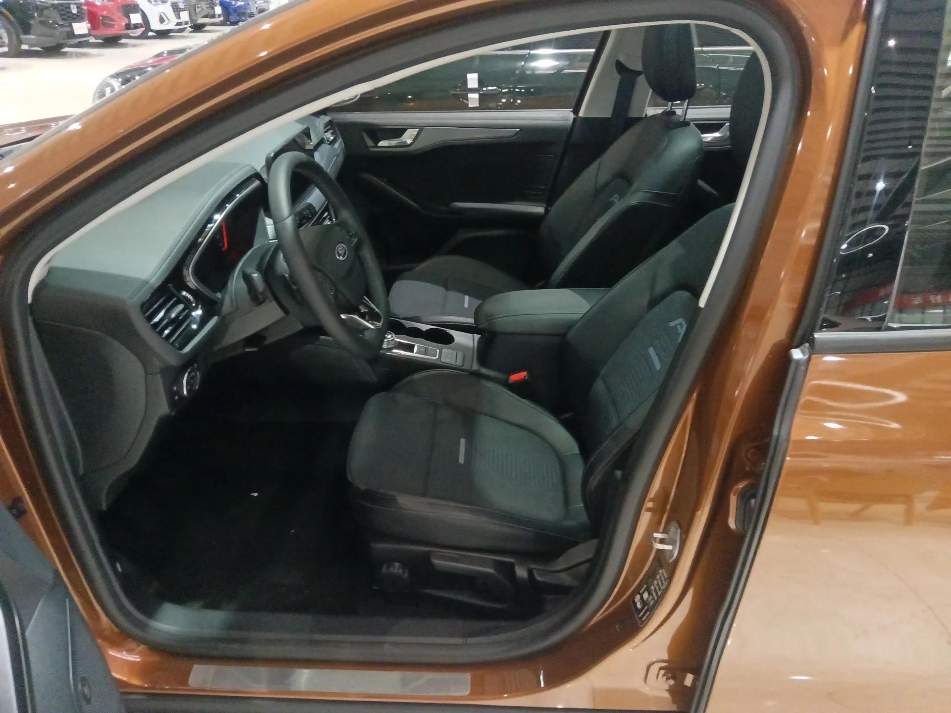 Ford Focus Active 2021 EcoBoost 180 Automatic Trendy Model — миниатюра 16