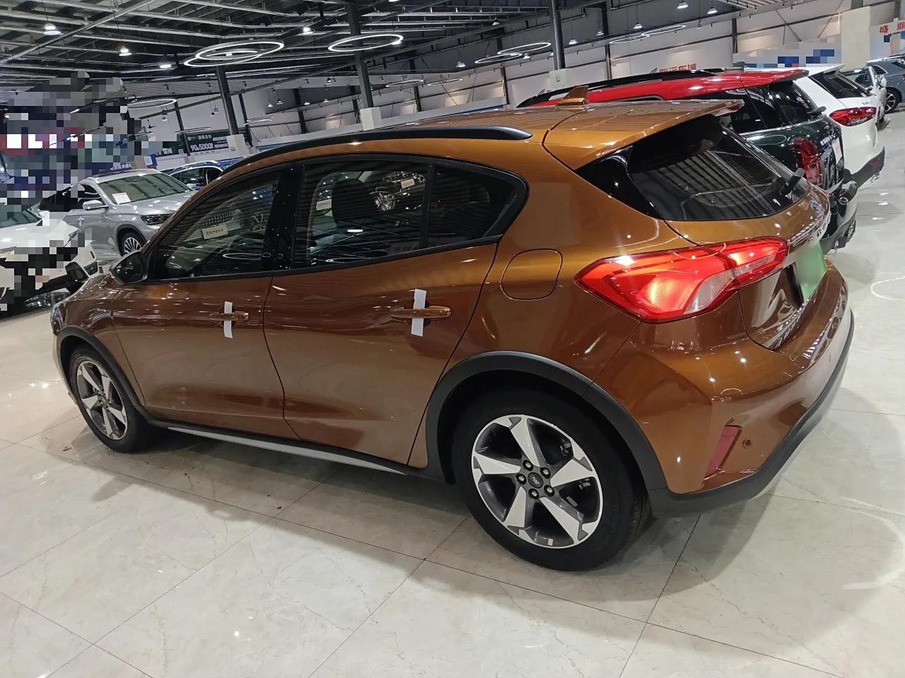 Ford Focus Active 2021 EcoBoost 180 Automatic Trendy Model — миниатюра 5