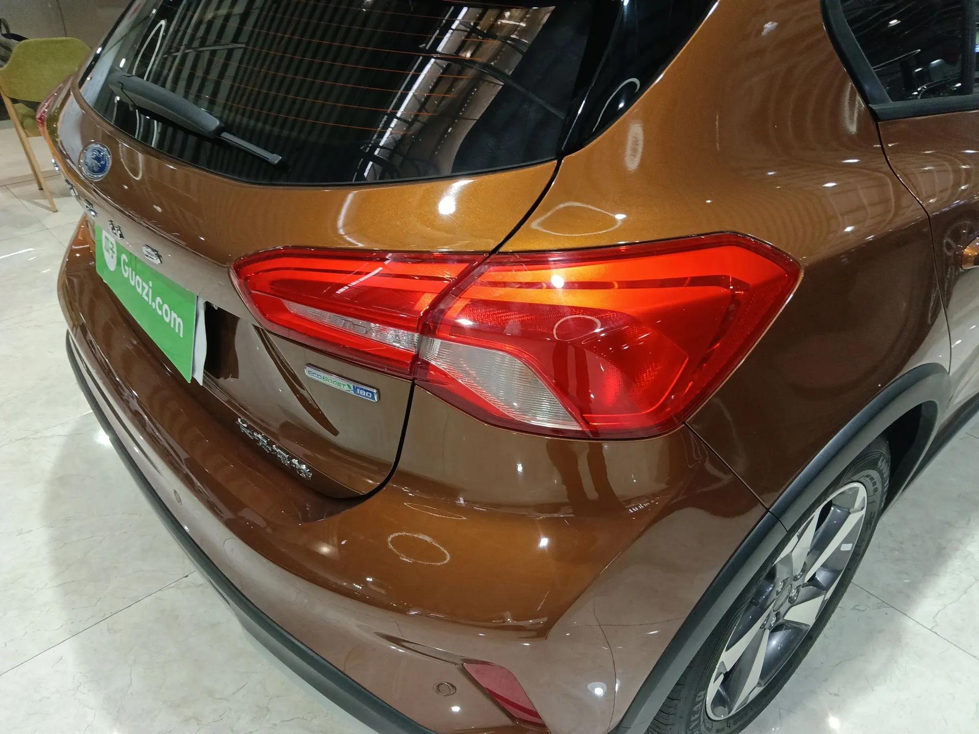 Ford Focus Active 2021 EcoBoost 180 Automatic Trendy Model — миниатюра 8