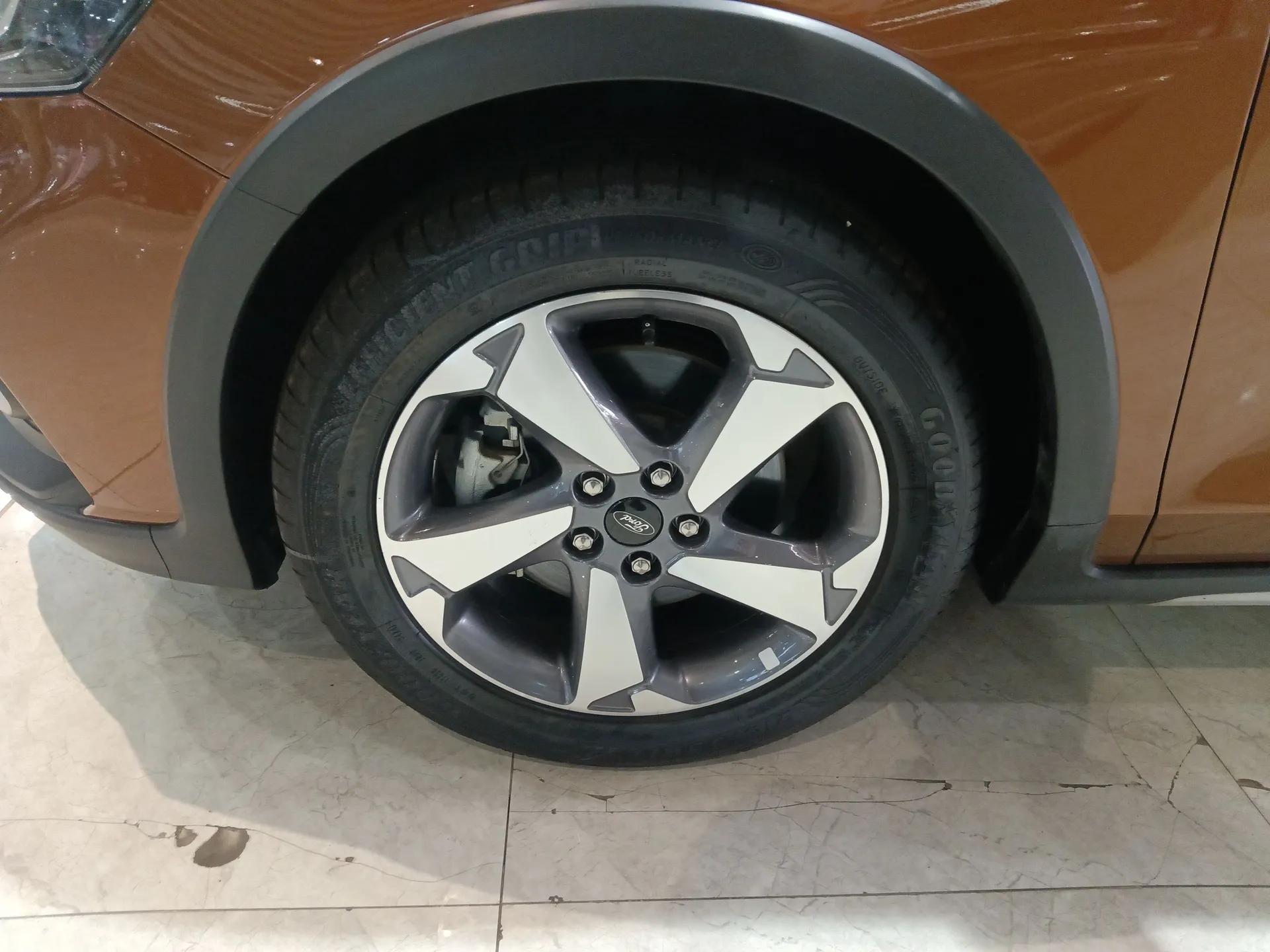 Ford Focus Active 2021 EcoBoost 180 Automatic Trendy Model — миниатюра 9