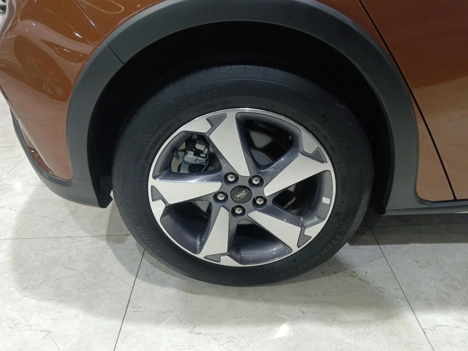 Ford Focus Active 2021 EcoBoost 180 Automatic Trendy Model — миниатюра 10