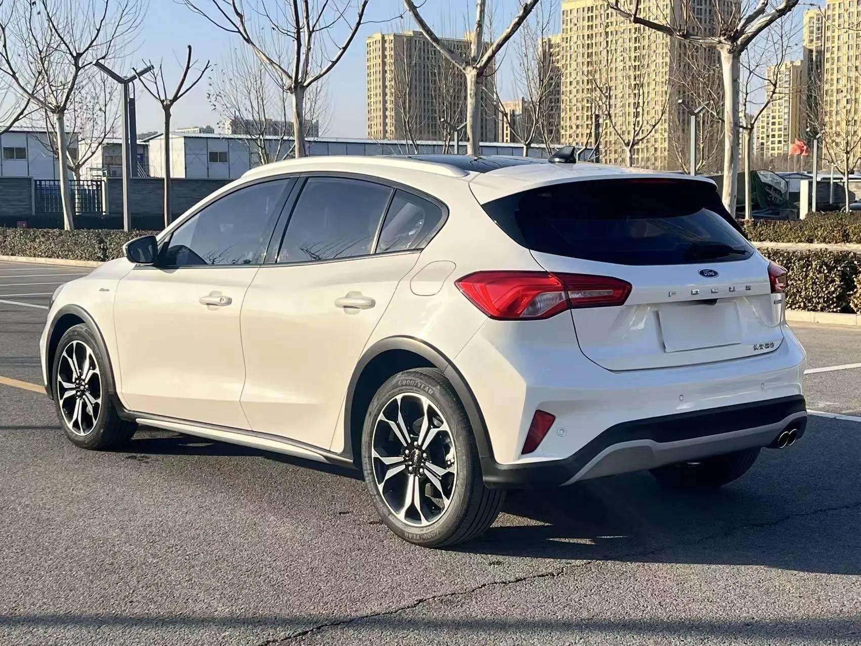 Ford Focus Active 2020 EcoBoost 180 Automatic Titanium Edition — миниатюра 5