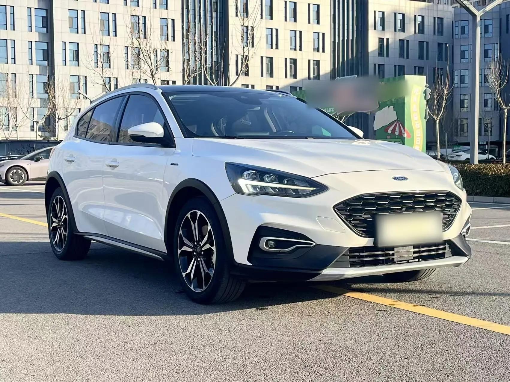 Ford Focus Active 2020 EcoBoost 180 Automatic Titanium Edition — миниатюра 6
