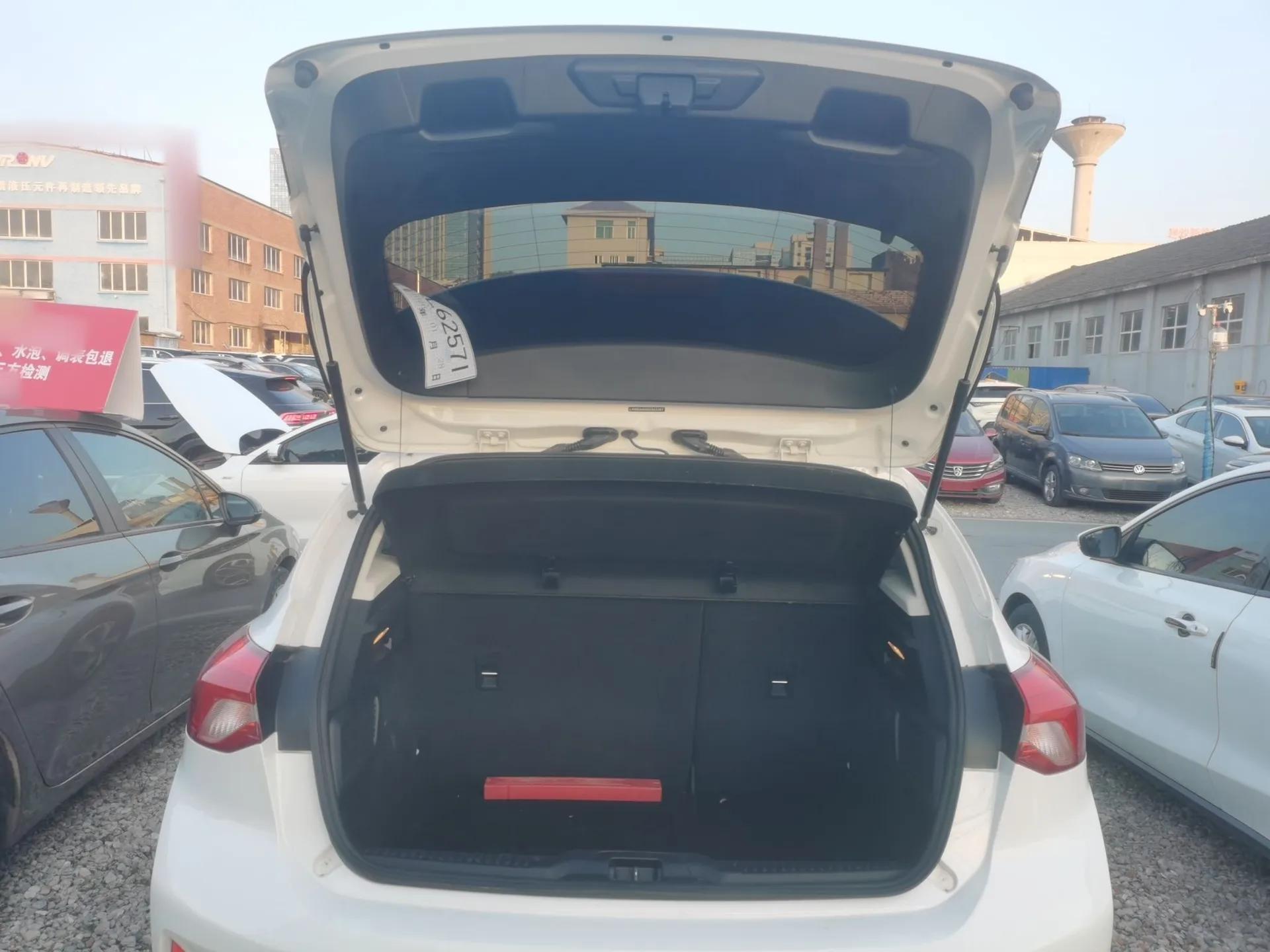Ford Focus Active 2020 EcoBoost 180 Automatic Trendy Model — миниатюра 18