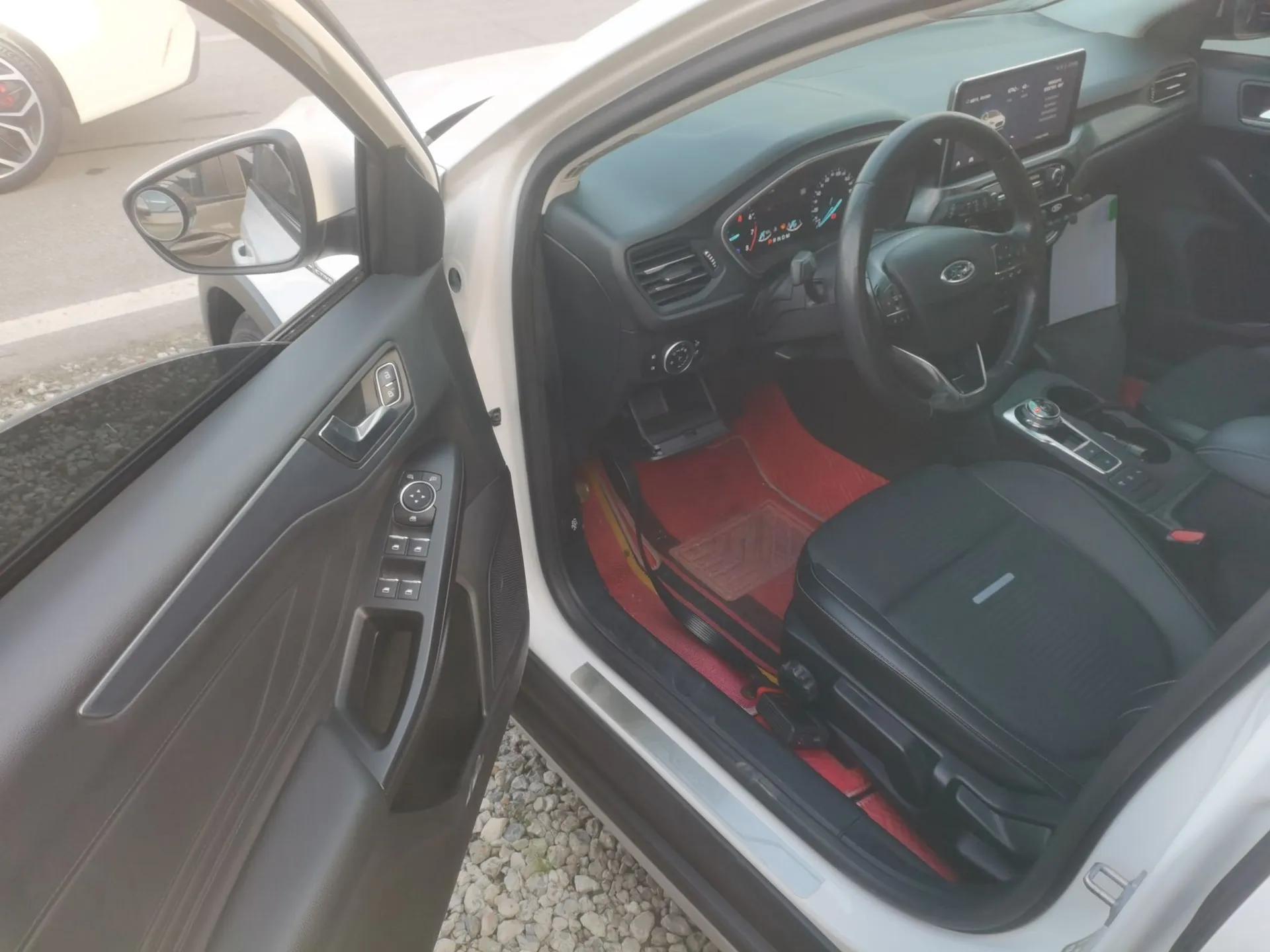Ford Focus Active 2020 EcoBoost 180 Automatic Trendy Model — миниатюра 21