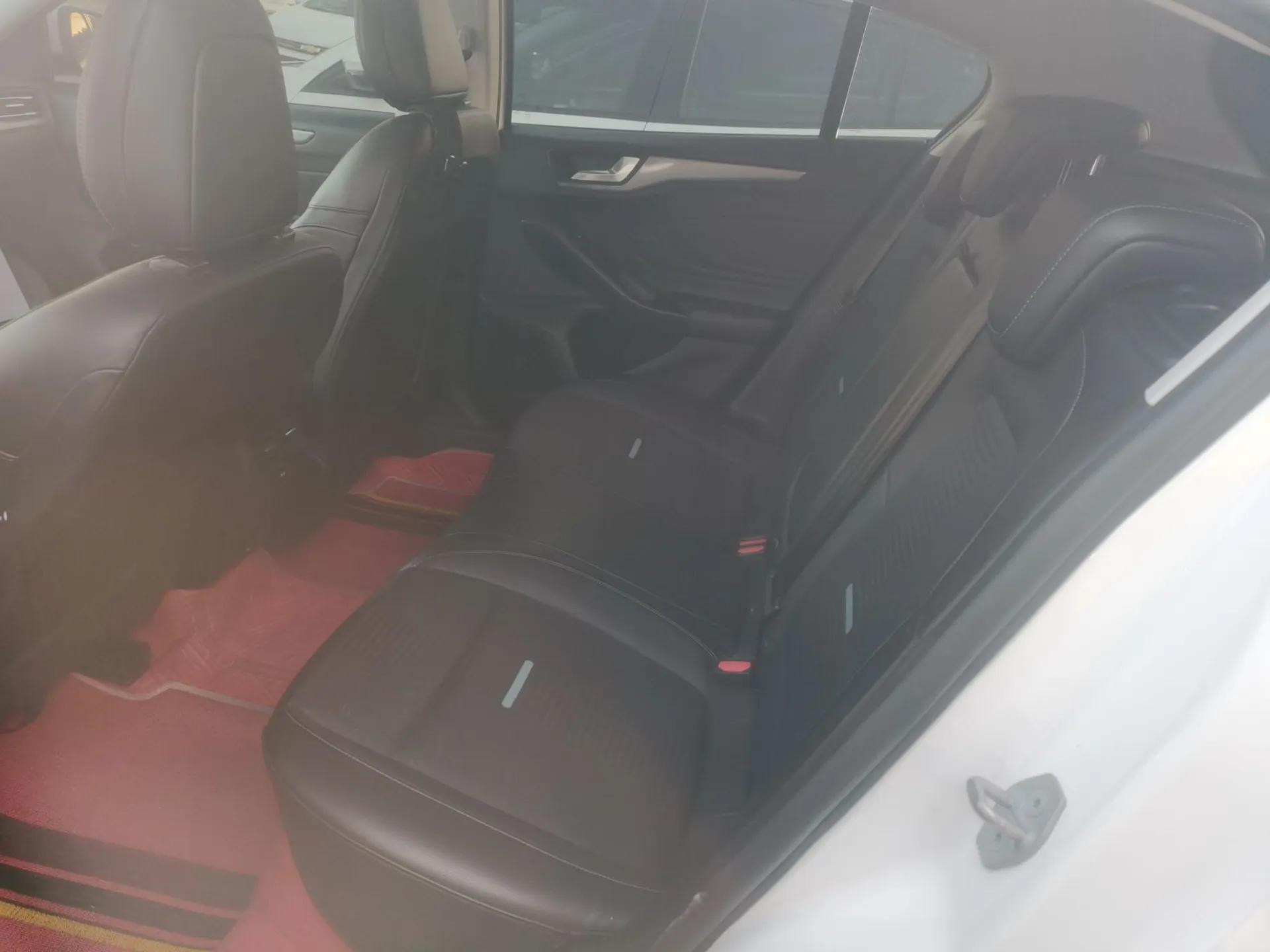 Ford Focus Active 2020 EcoBoost 180 Automatic Trendy Model — миниатюра 22
