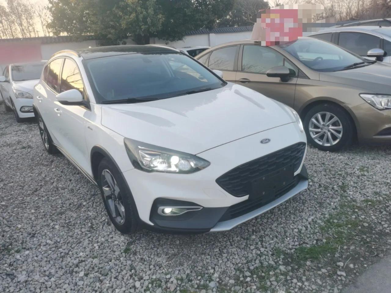 Ford Focus Active 2020 EcoBoost 180 Automatic Trendy Model — миниатюра 4