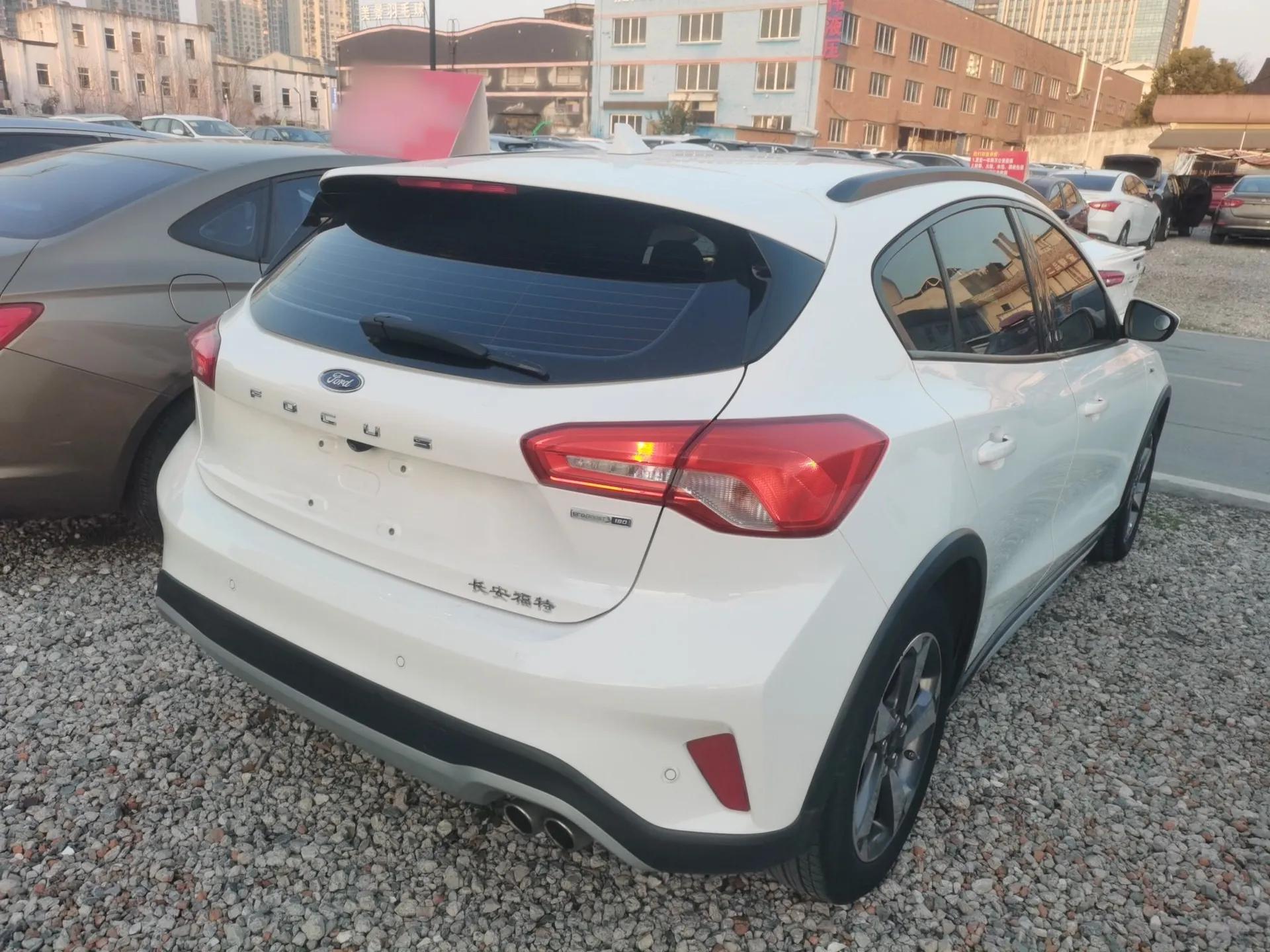 Ford Focus Active 2020 EcoBoost 180 Automatic Trendy Model — миниатюра 7