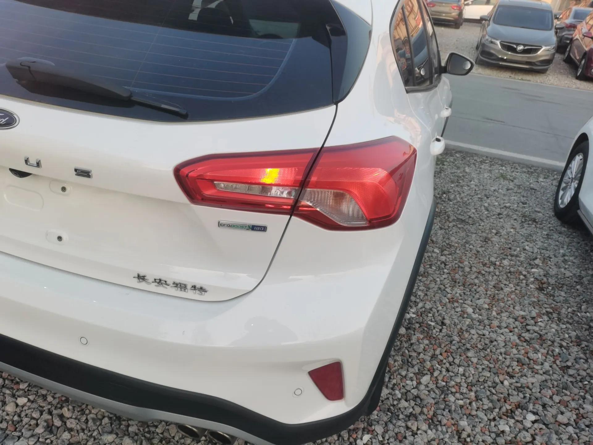 Ford Focus Active 2020 EcoBoost 180 Automatic Trendy Model — миниатюра 8