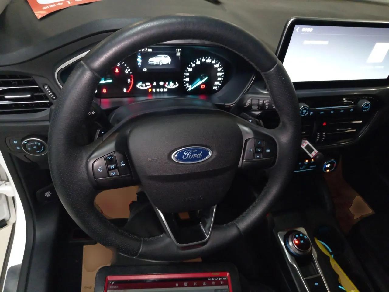 Ford Focus Active 2020 EcoBoost 180 Automatic Trendy Model — миниатюра 12