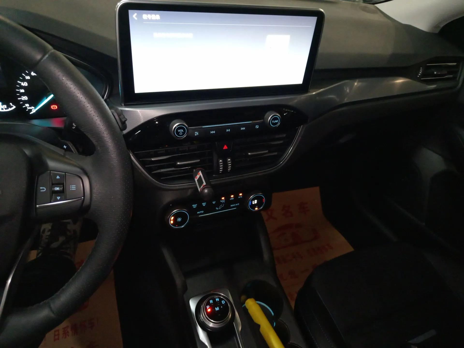 Ford Focus Active 2020 EcoBoost 180 Automatic Trendy Model — миниатюра 14