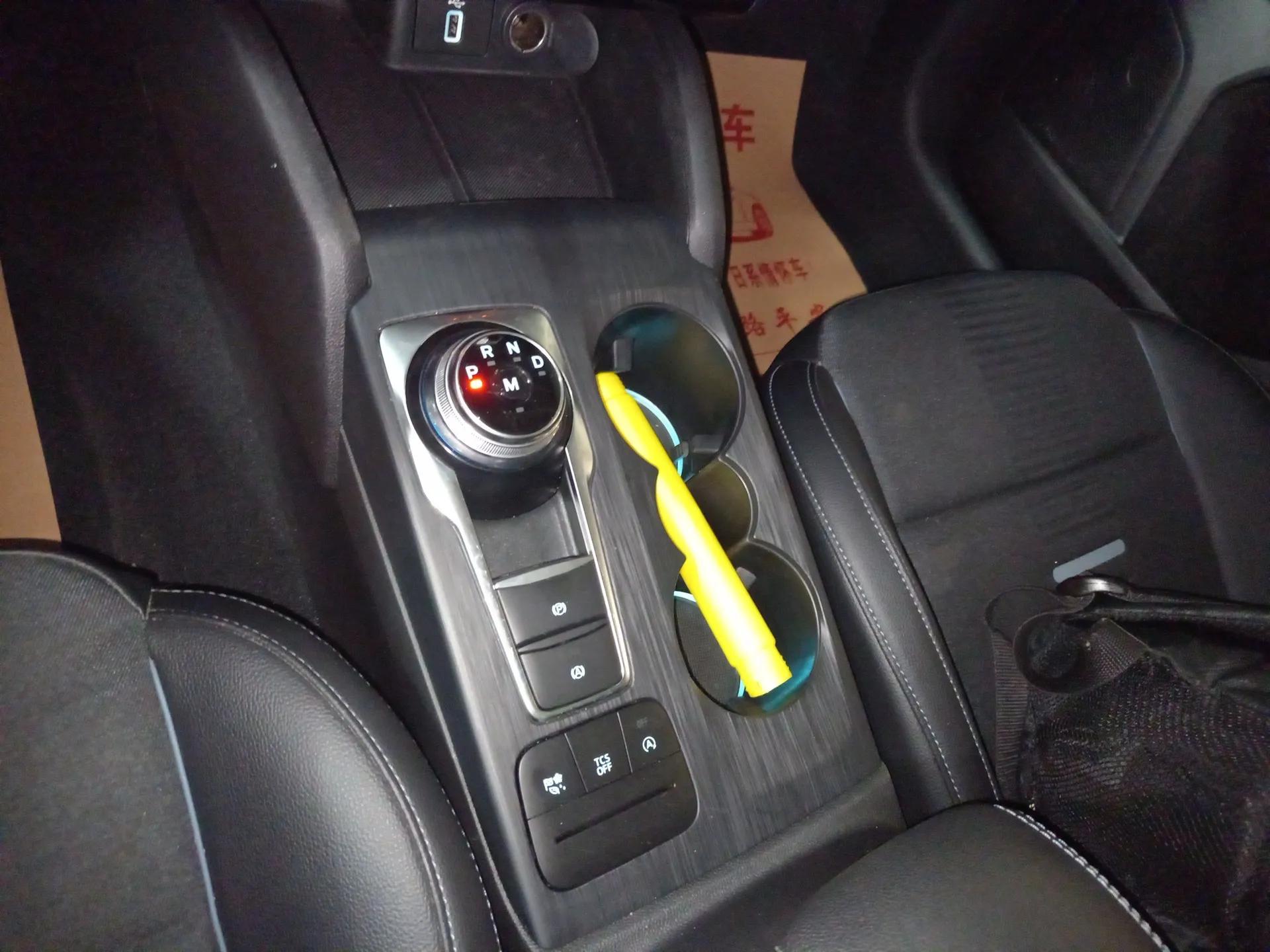 Ford Focus Active 2020 EcoBoost 180 Automatic Trendy Model — миниатюра 15