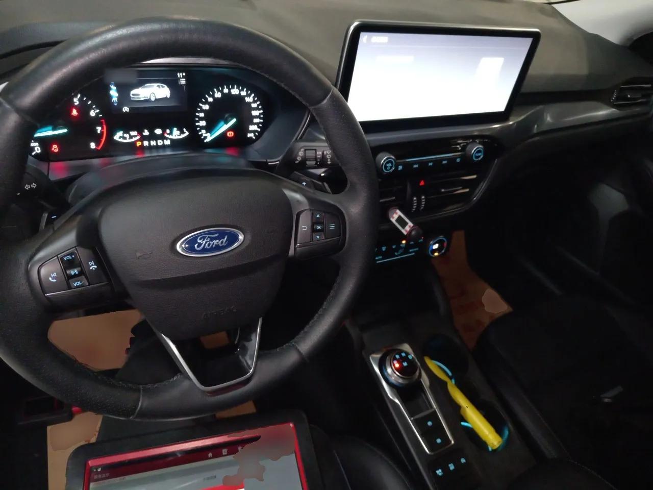 Ford Focus Active 2020 EcoBoost 180 Automatic Trendy Model — миниатюра 20