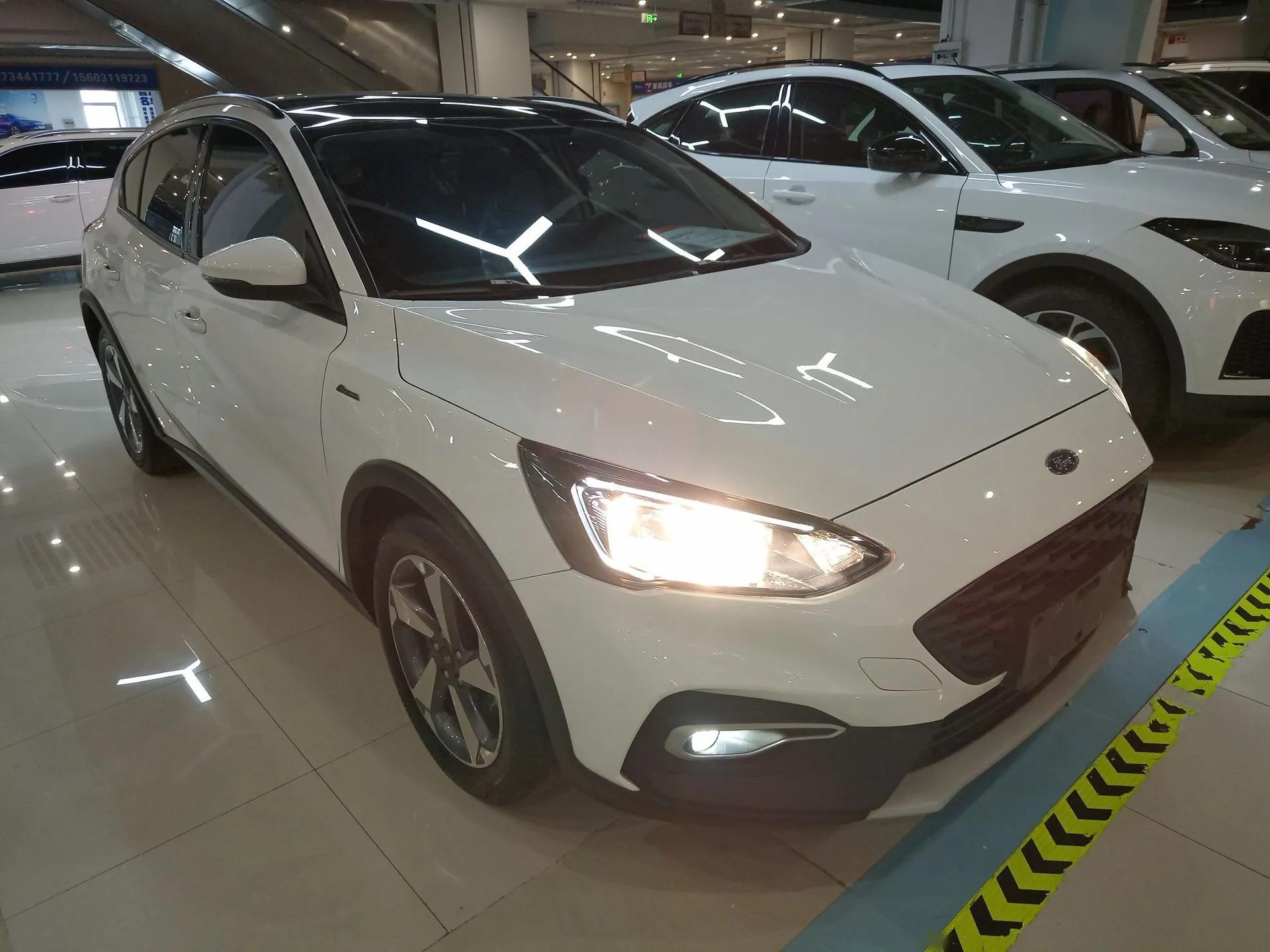 Ford Focus Active 2020 EcoBoost 180 Automatic Trendy Model — миниатюра 4