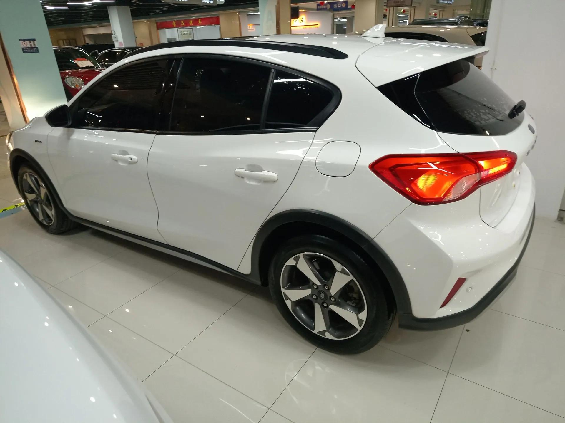 Ford Focus Active 2020 EcoBoost 180 Automatic Trendy Model — миниатюра 5