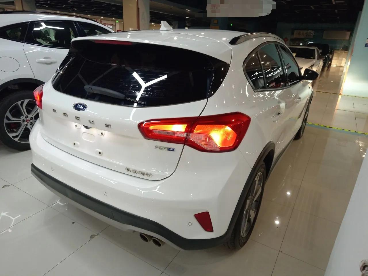 Ford Focus Active 2020 EcoBoost 180 Automatic Trendy Model — миниатюра 7