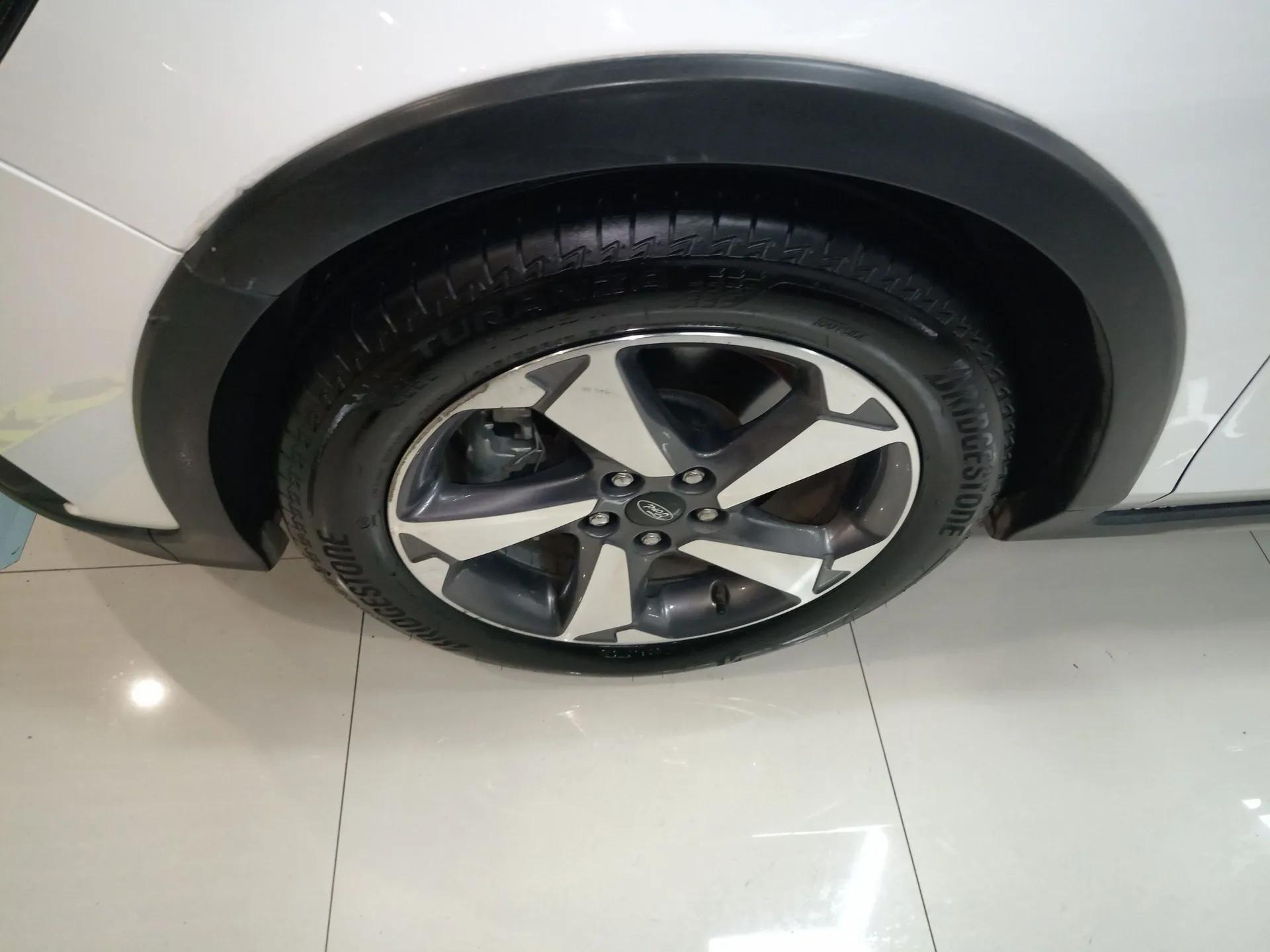 Ford Focus Active 2020 EcoBoost 180 Automatic Trendy Model — миниатюра 9