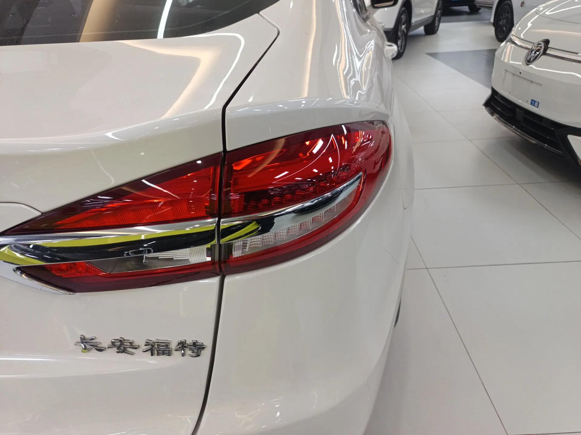 Ford Mondeo New Energy 2018 2.0 PHEV Smart-Control Luxury Version China VI Standard — миниатюра 8
