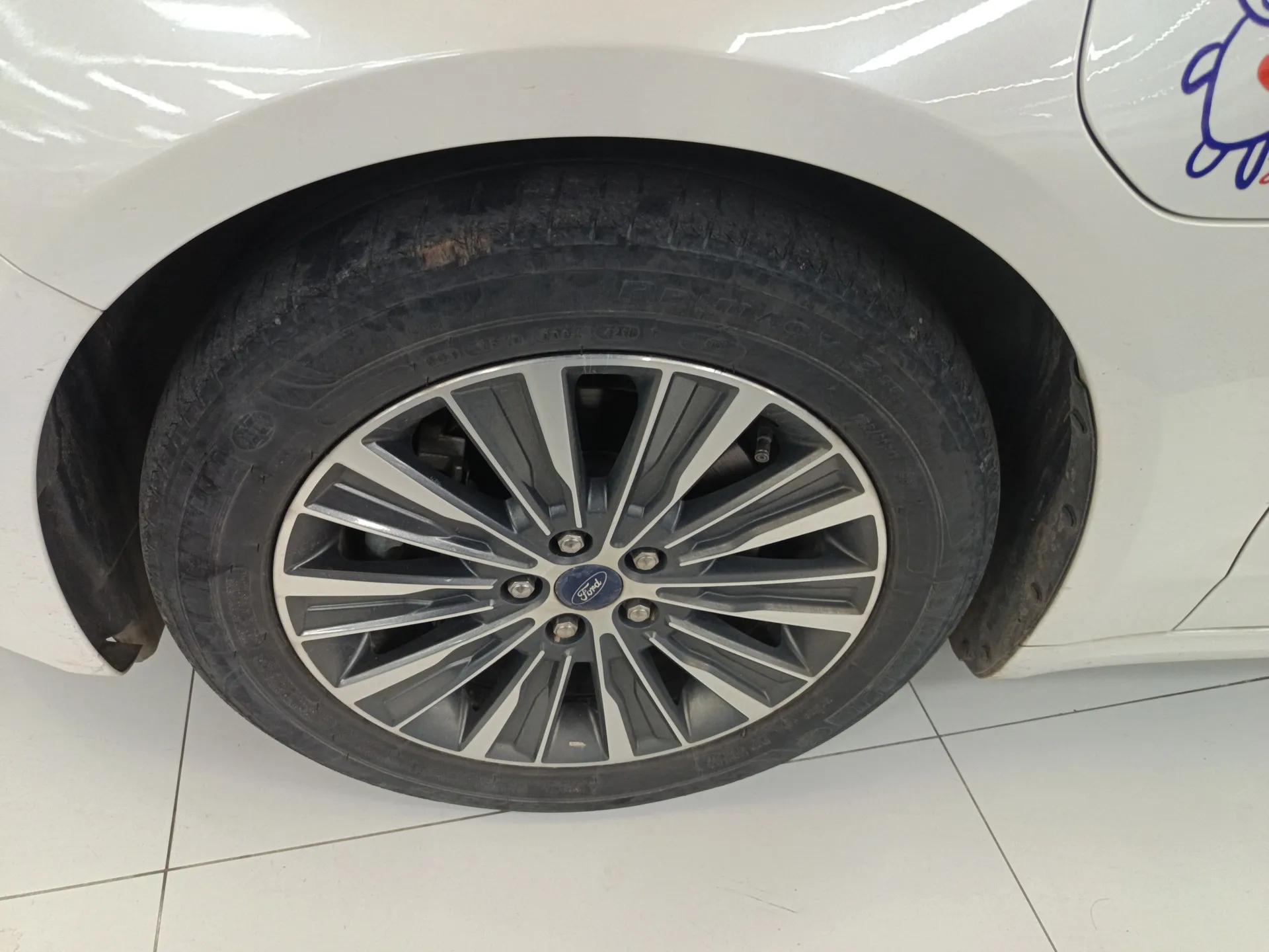 Ford Mondeo New Energy 2018 2.0 PHEV Smart-Control Luxury Version China VI Standard — миниатюра 9