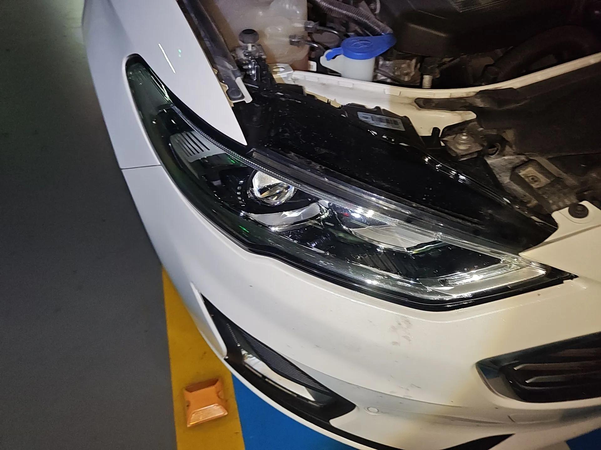 Ford Mondeo New Energy 2018 2.0 PHEV Smart-Control Luxury Version China VI Standard — миниатюра 7