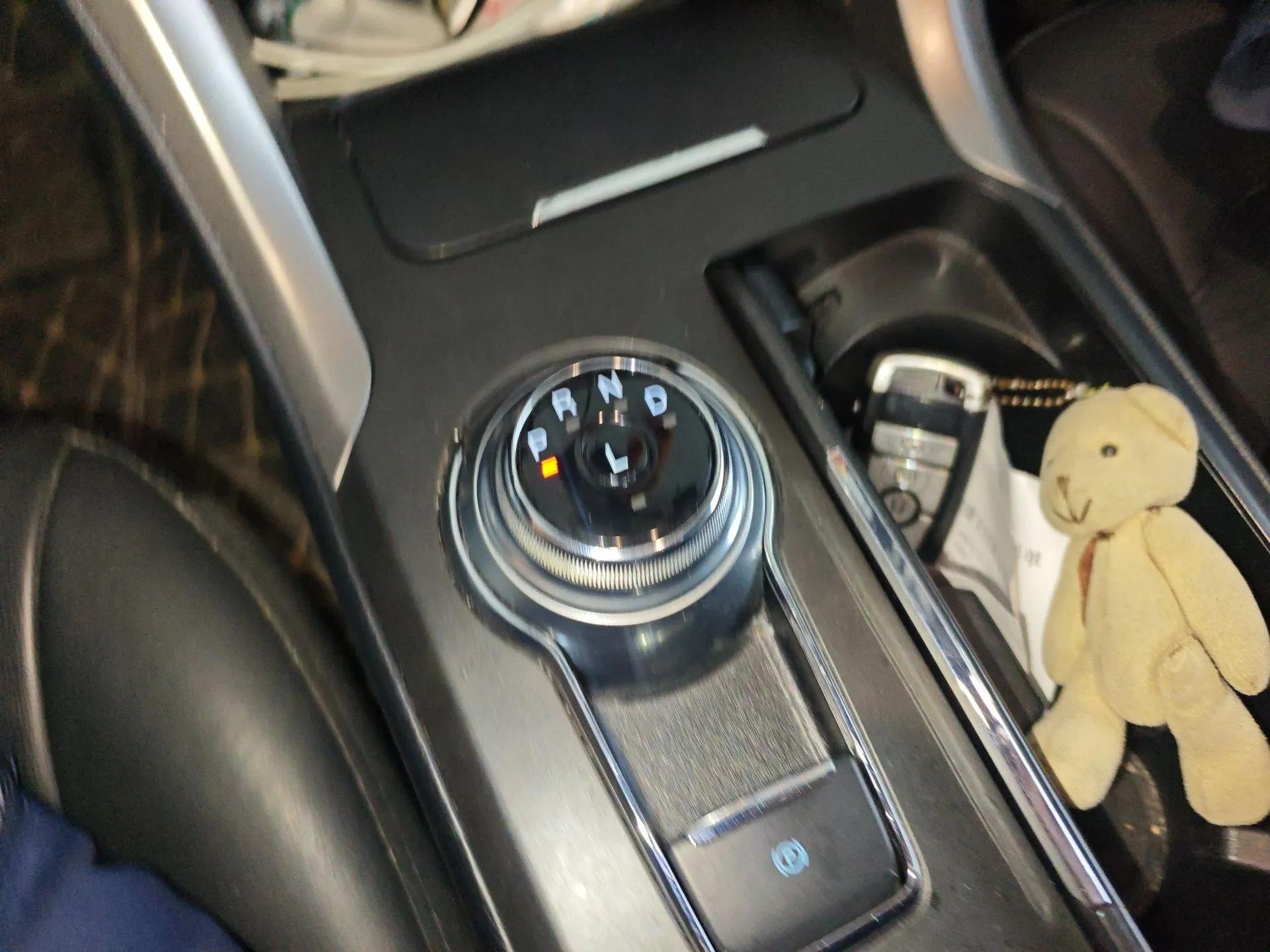 Ford Mondeo New Energy 2018 2.0 PHEV Zhihao Trim — миниатюра 15