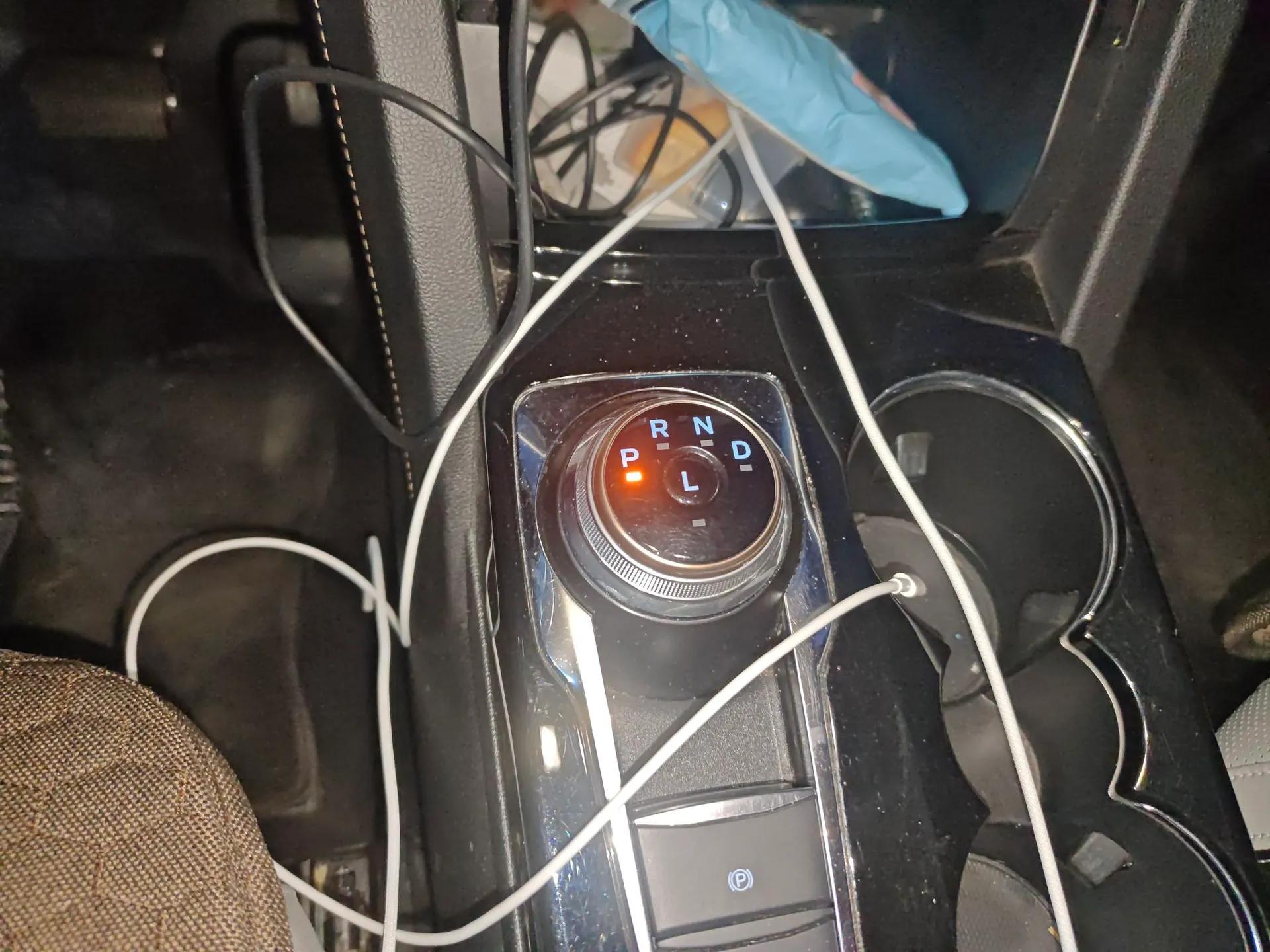 Ford Escape New Energy 2021 PHEV model — миниатюра 15