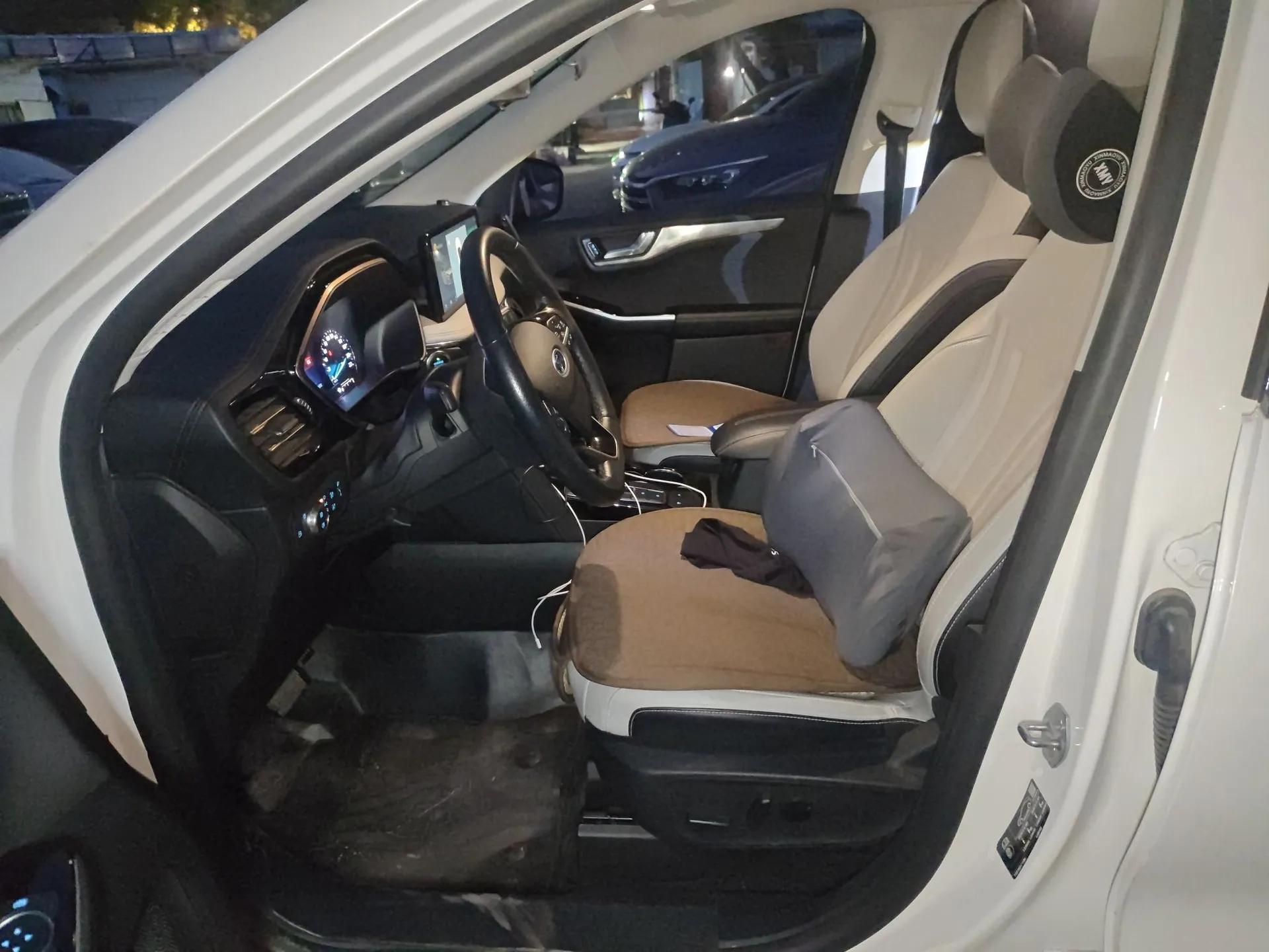 Ford Escape New Energy 2021 PHEV model — миниатюра 16