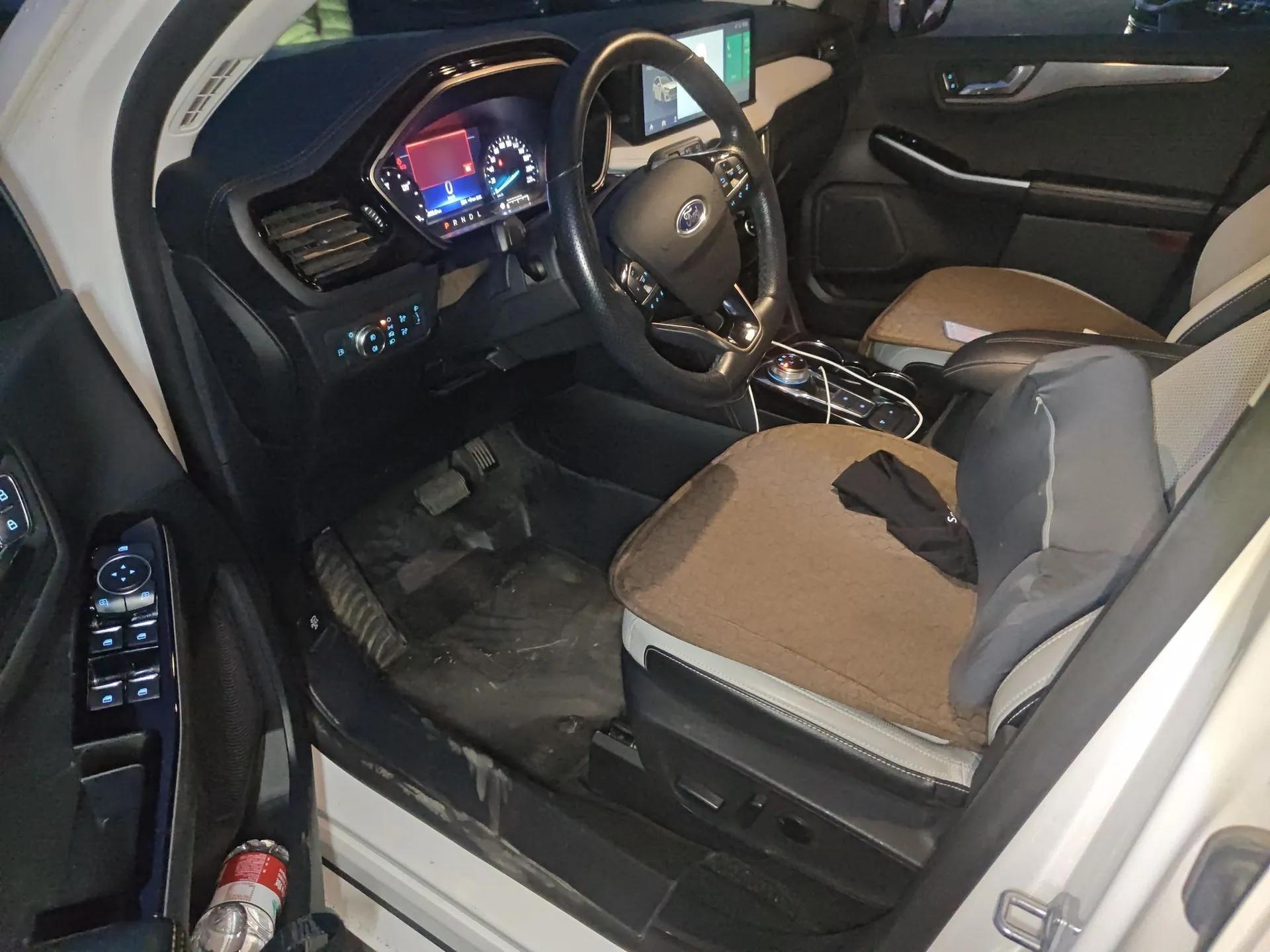 Ford Escape New Energy 2021 PHEV model — миниатюра 17