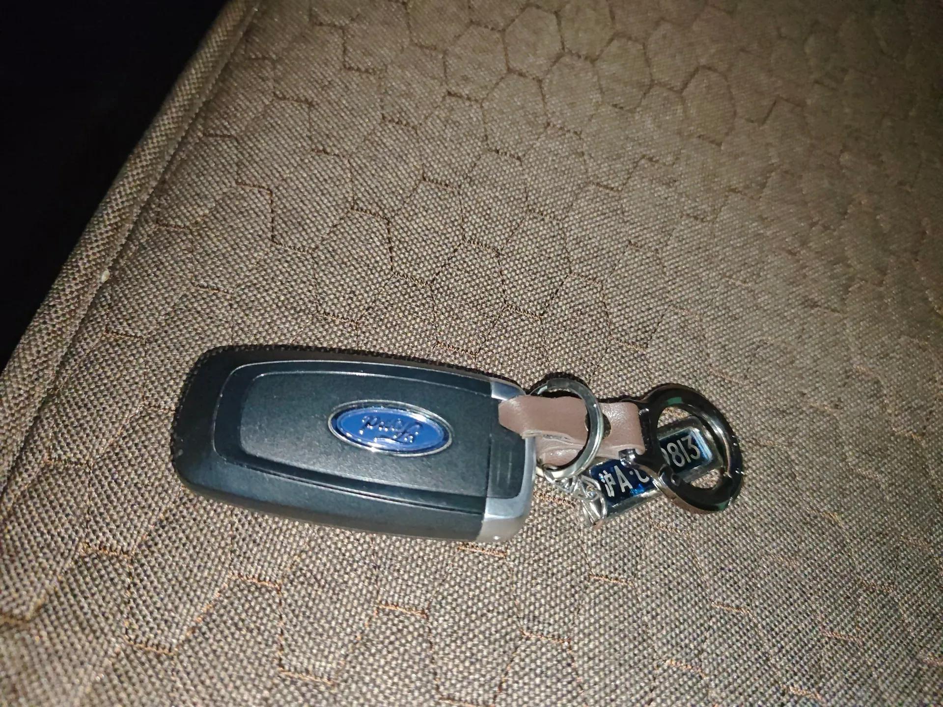 Ford Escape New Energy 2021 PHEV model — миниатюра 9