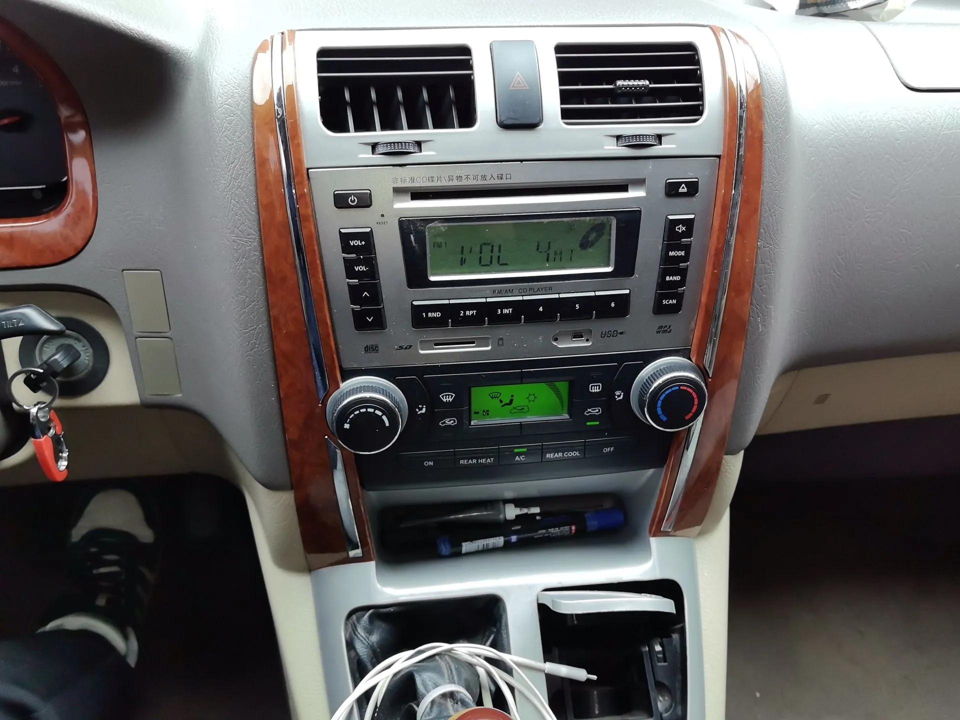 Foton MP-X E 2014 2.0L Wealth Express Comfort Edition Basic Configuration Short Wheelbase with 4G63 Engine — миниатюра 14