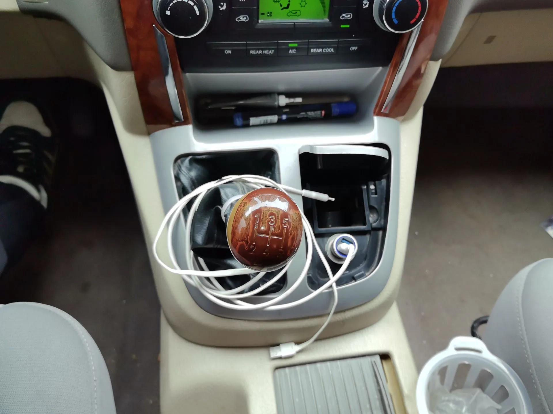 Foton MP-X E 2014 2.0L Wealth Express Comfort Edition Basic Configuration Short Wheelbase with 4G63 Engine — миниатюра 15