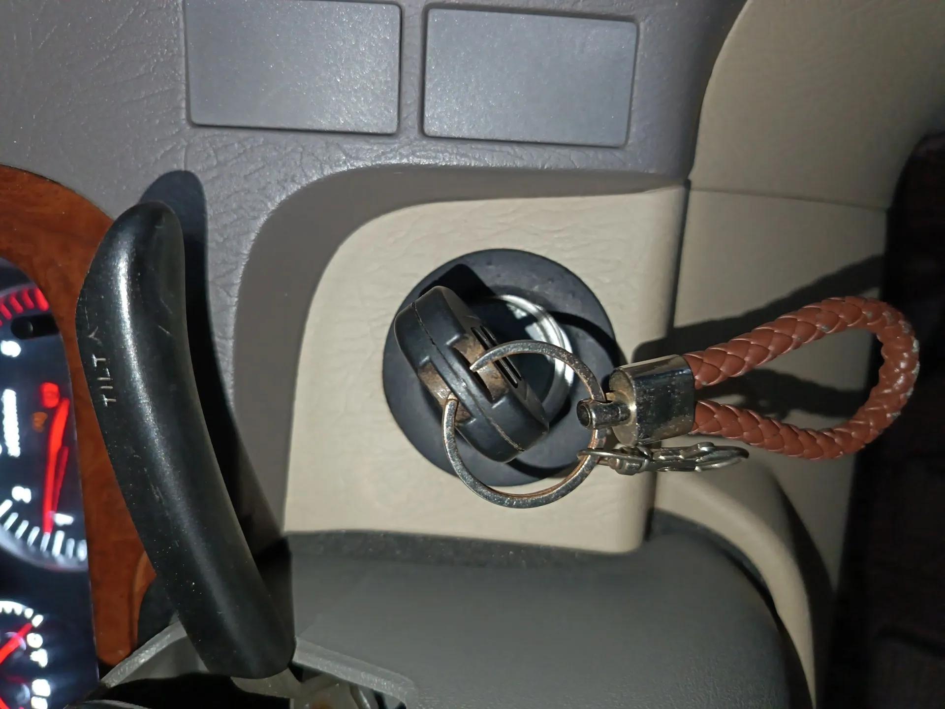 Foton Scenic G5 2023 2.0L Gasoline Commercial Version Passenger Van 7/9 Seats Model 1TZS — миниатюра 12