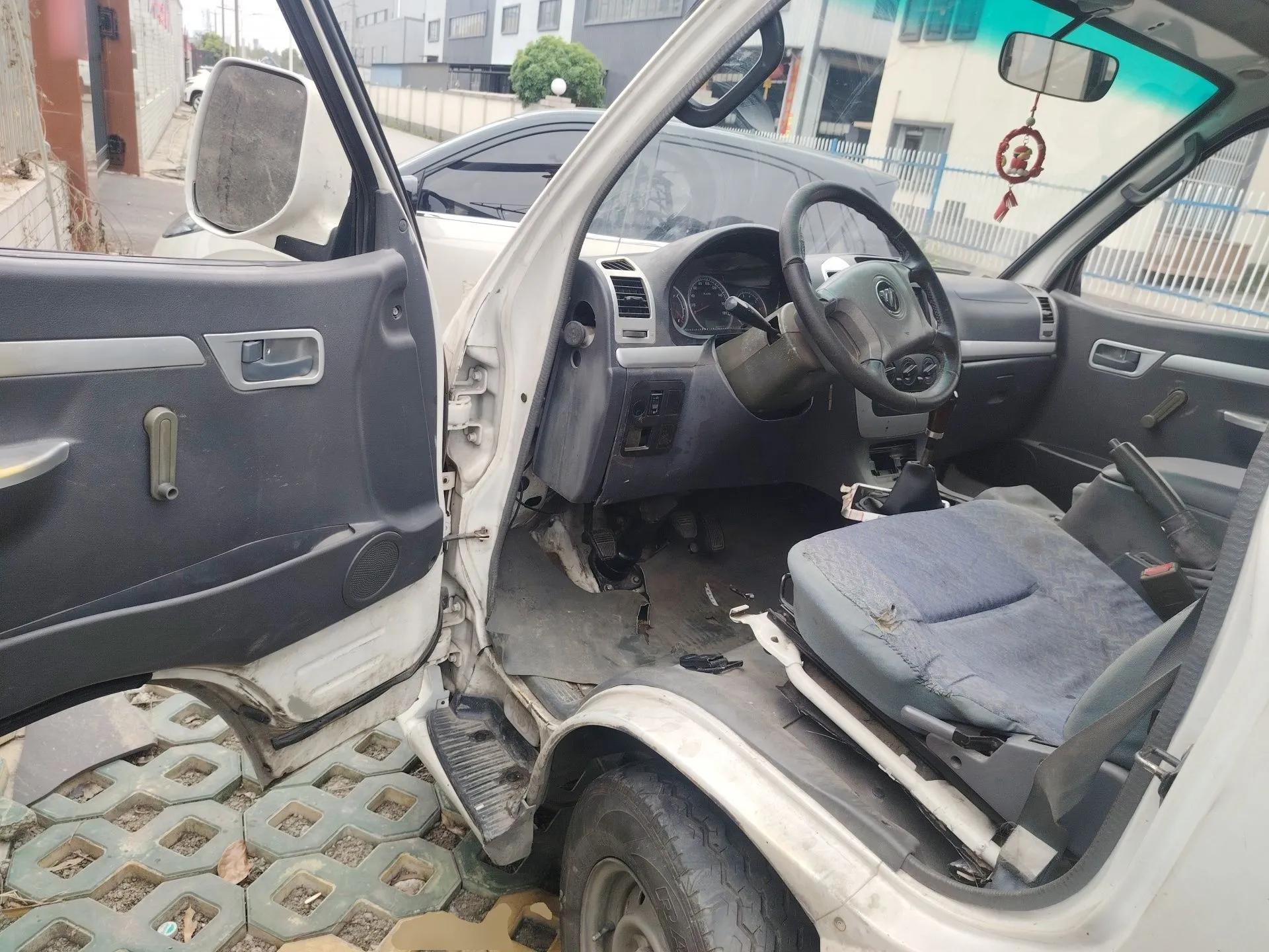 Foton Scenic 2014 2.0L Express Classic Long-Wheelbase Low-Roof 486EQV4 — миниатюра 17