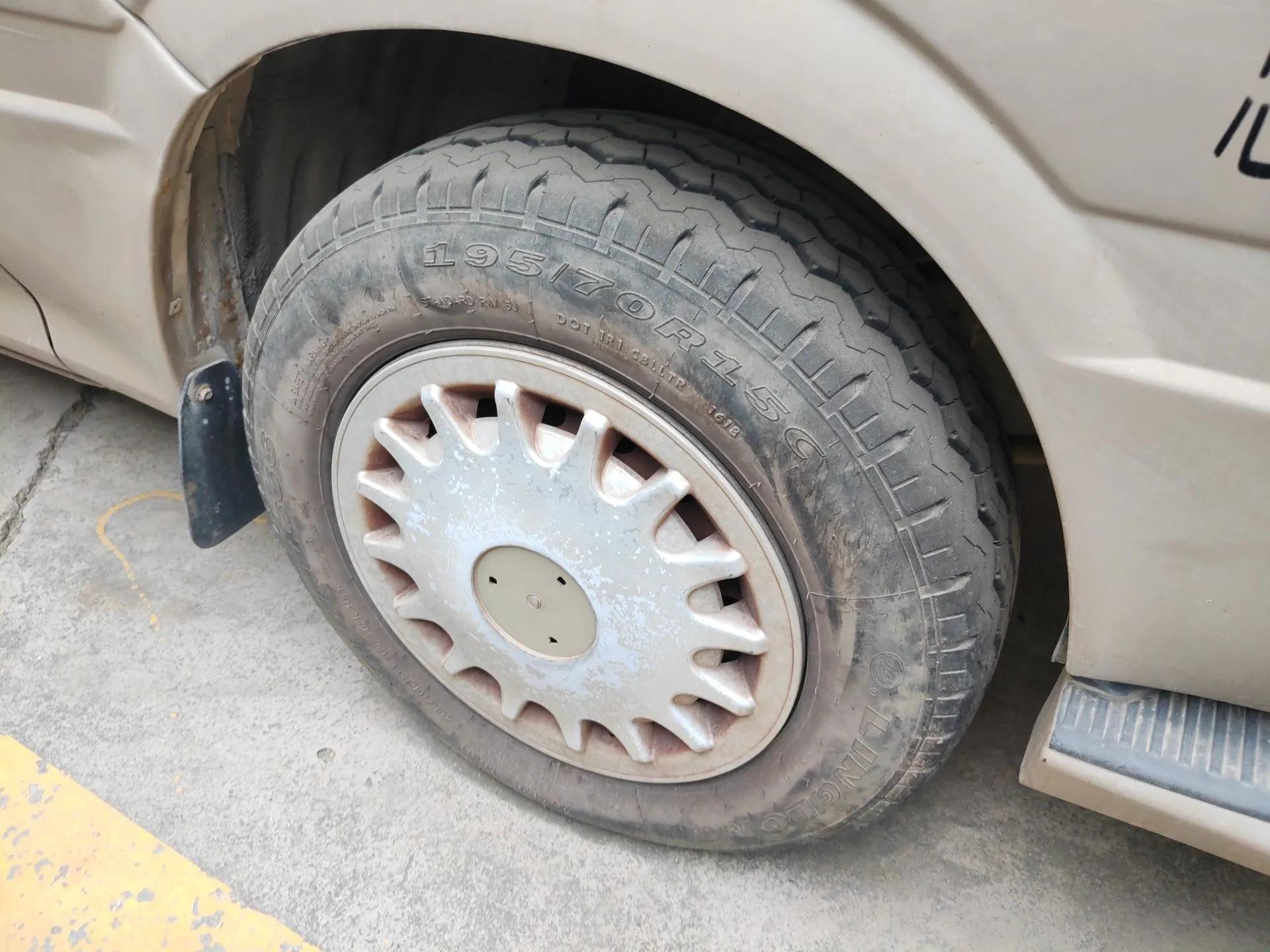 Foton Scenic 2014 2.5T Express Standard Long-Wheelbase High-Roof Version with 4J25TC Powertrain — миниатюра 8